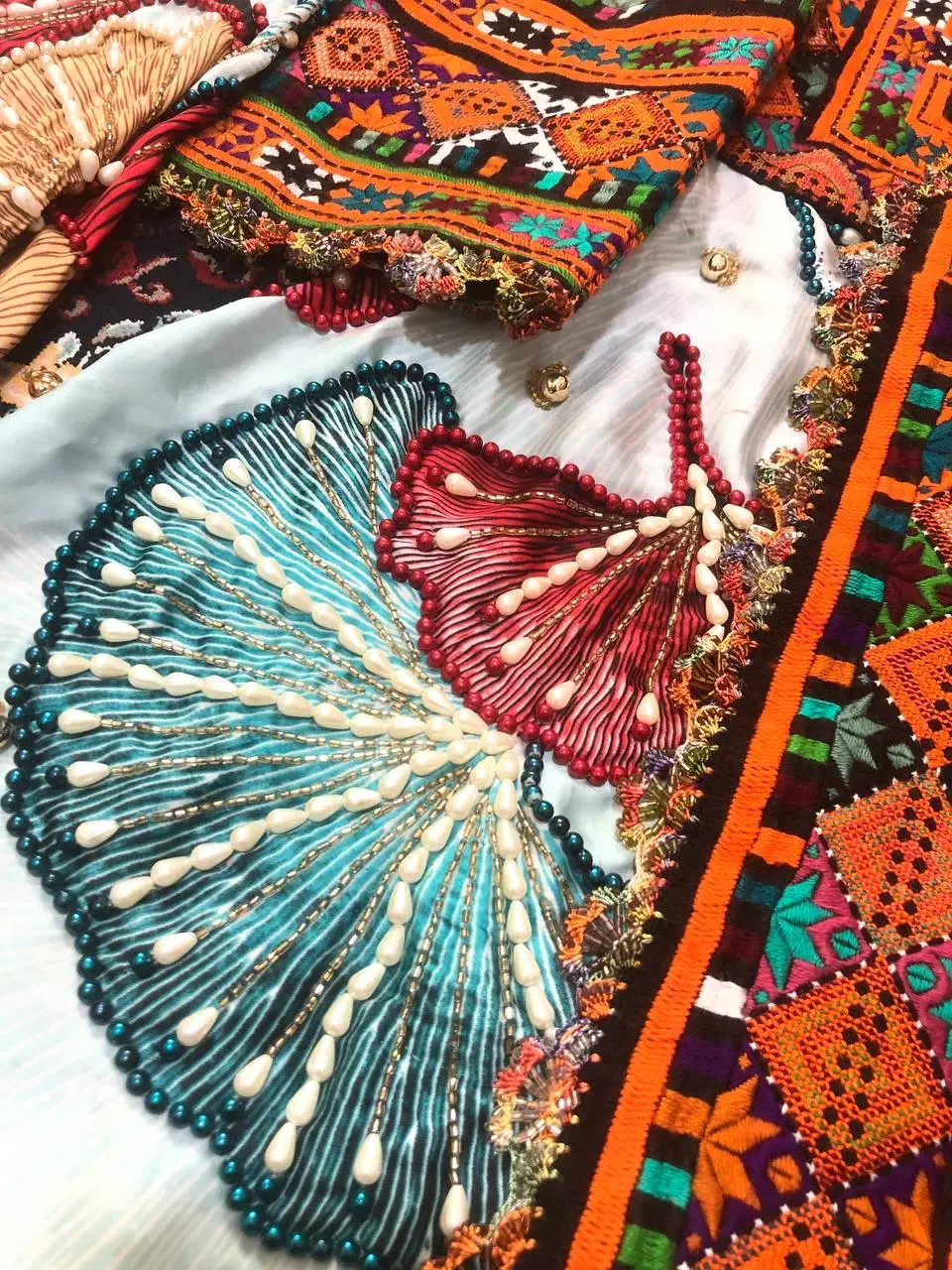 پارچه|لباس|آزادشهر, |دیوار