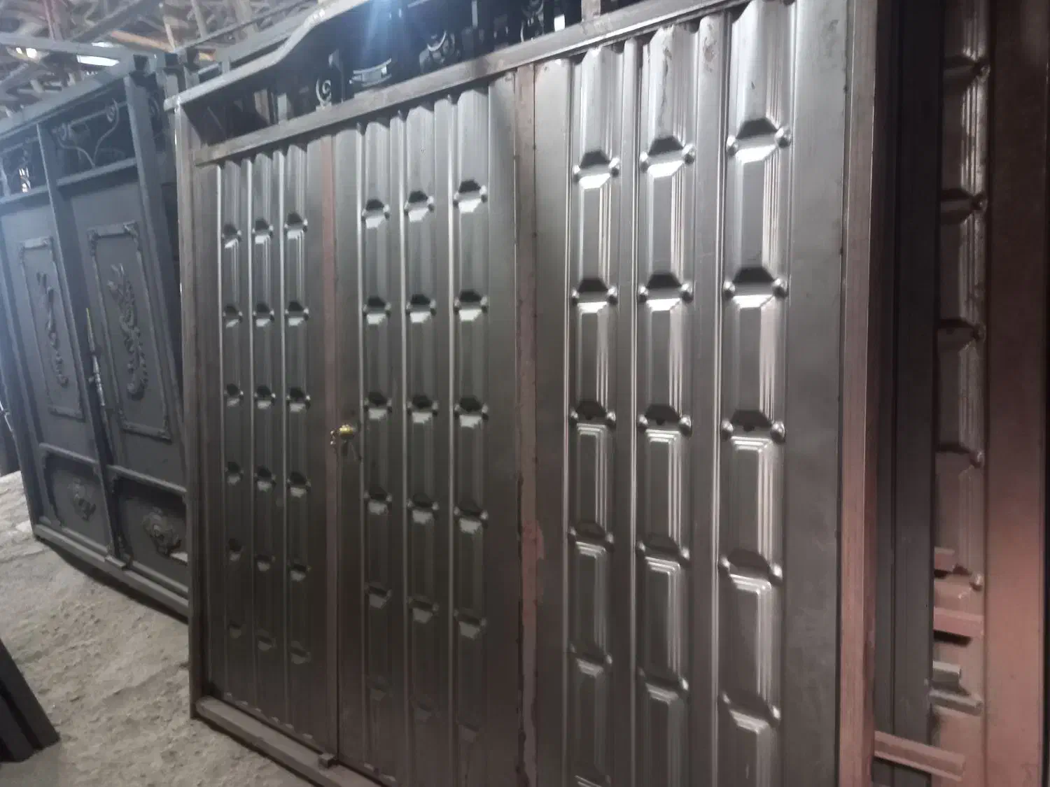 دو عدد در اهنی حیاط۳متری نو ویلا خانه زمین مغازه|مصالح و تجهیزات ساختمان|رشت, اسماعیل آباد|دیوار