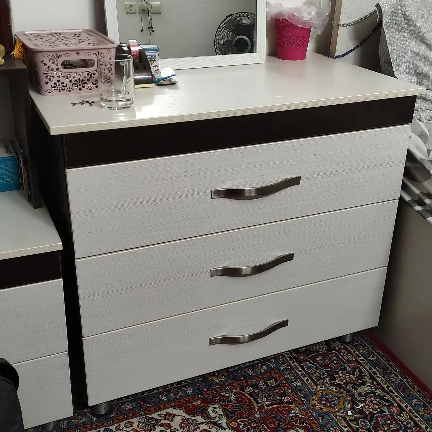 سرویس خواب تخت(زیرش تخت مهمان دارد)دراور،دکور،عسلی|تخت و سرویس خواب|قم, زینبیه|دیوار