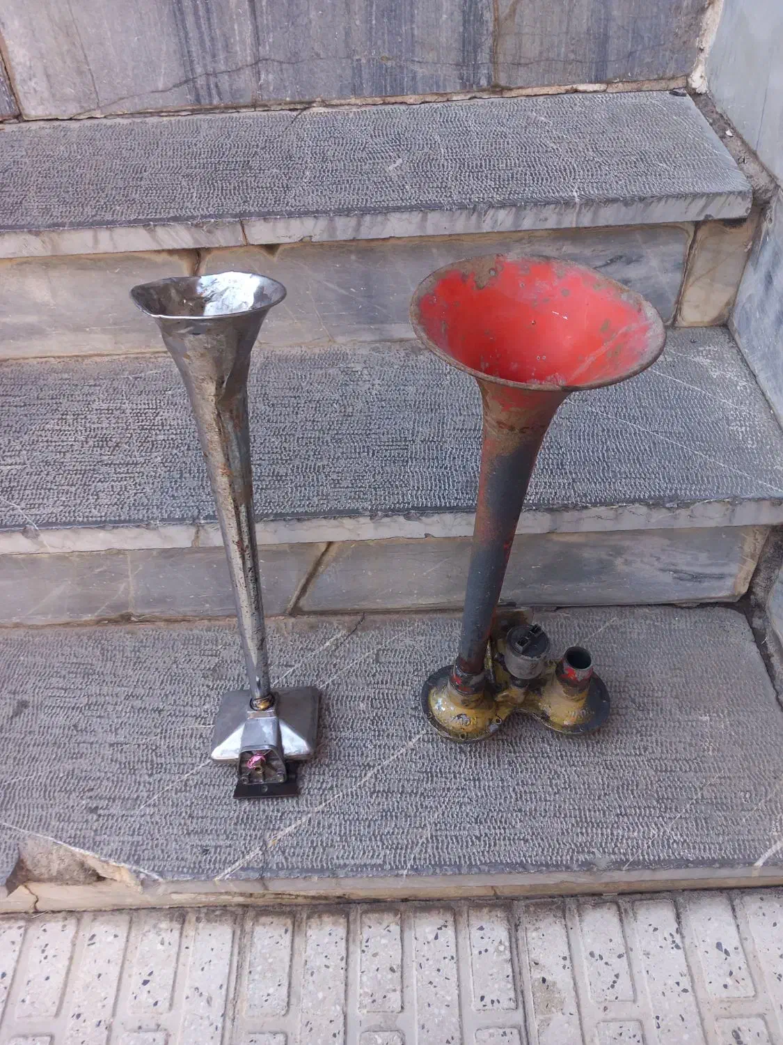 دو عدد بوق|قطعات یدکی و لوازم جانبی|ملایر, |دیوار