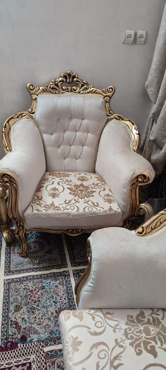 مبل سلطنتی 9 نفره همراه سه عدد میز|مبلمان خانگی و میز عسلی|تربت‌حیدریه, بی بی حسنیه|دیوار