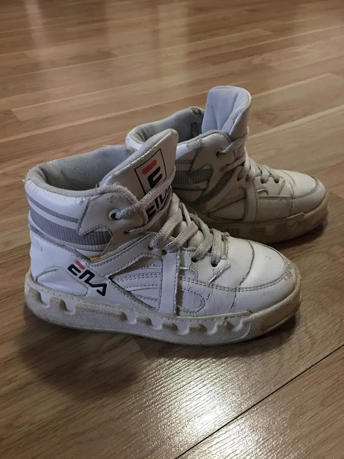 بوت سایز۳۳|کفش و لباس بچه|پردیس, فاز ۱|دیوار