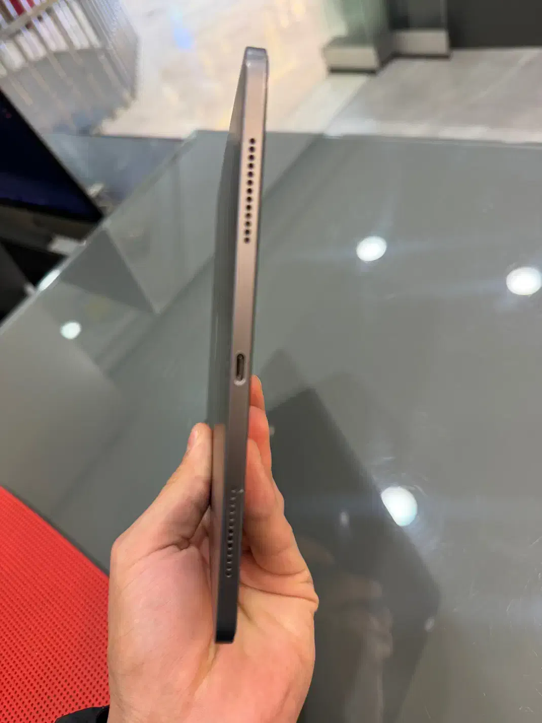 Ipad pro|تبلت|مشهد, فلسطین|دیوار