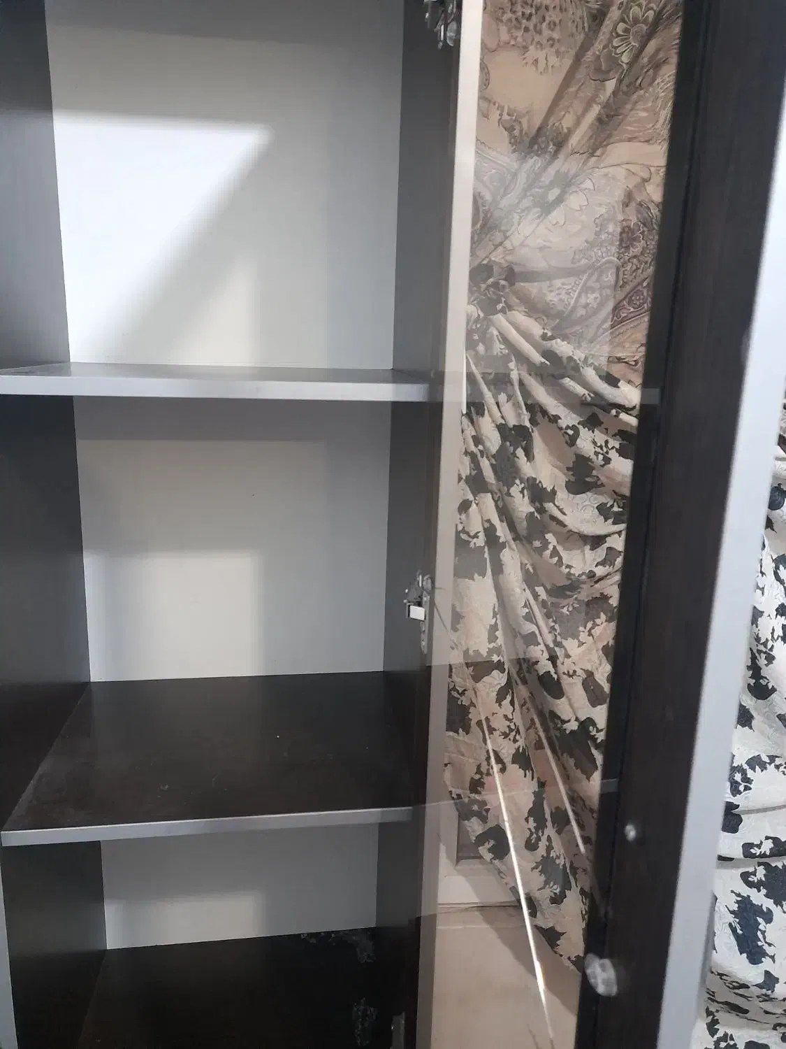 کمد سالم فقط شیشه یکم شکسته|جاکفشی، کمد، دراور|شهریار, شهرک وائین|دیوار