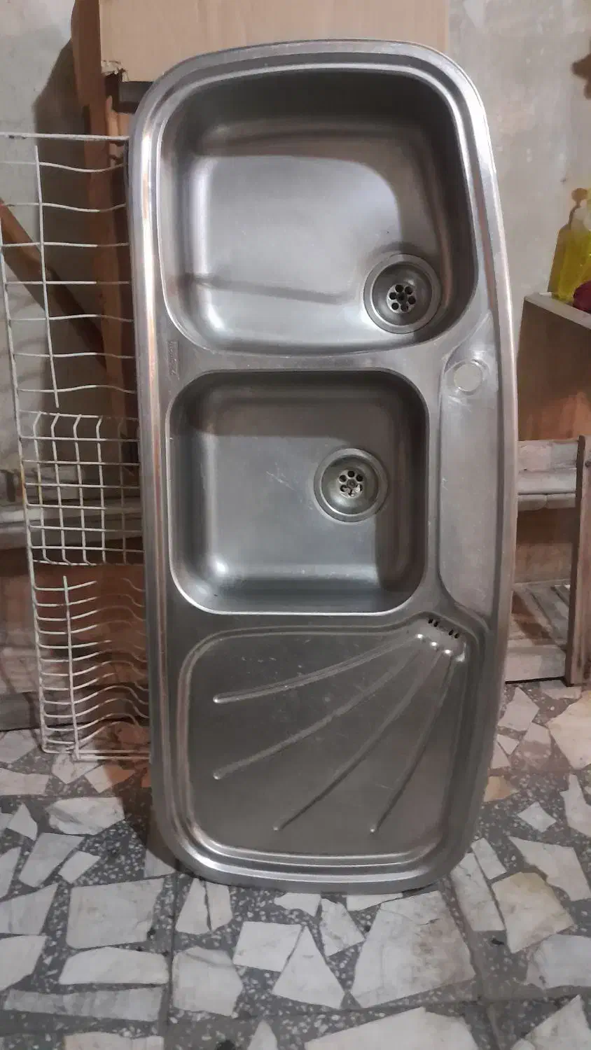 سینگ  وآبچکان|آب‌چکان و نظم‌دهنده ظروف|صومعه‌سرا, |دیوار