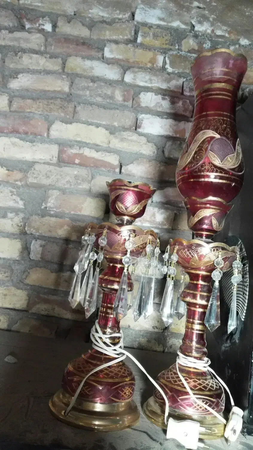 دو عدد عتیقه|کلکسیون اشیاء عتیقه|رباط‌کریم, رباط‌کریم|دیوار