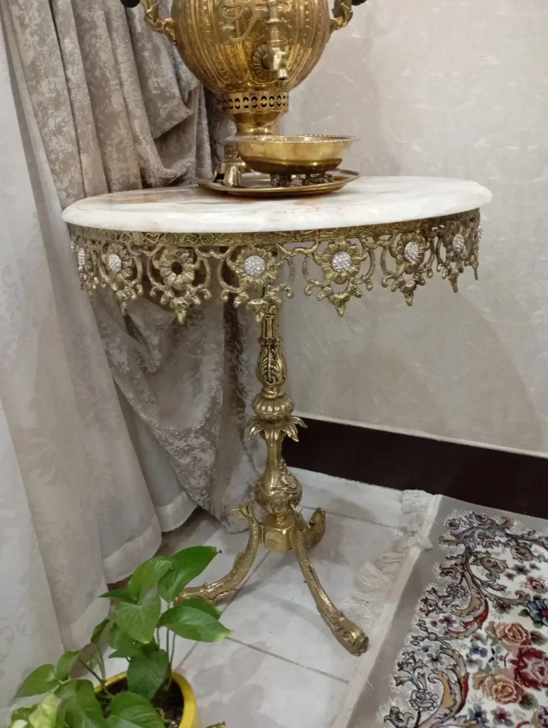 سماور و میز -وتعدادی مجسمه بنز|صنایع دستی و سایر لوازم تزئینی|نهاوند, |دیوار