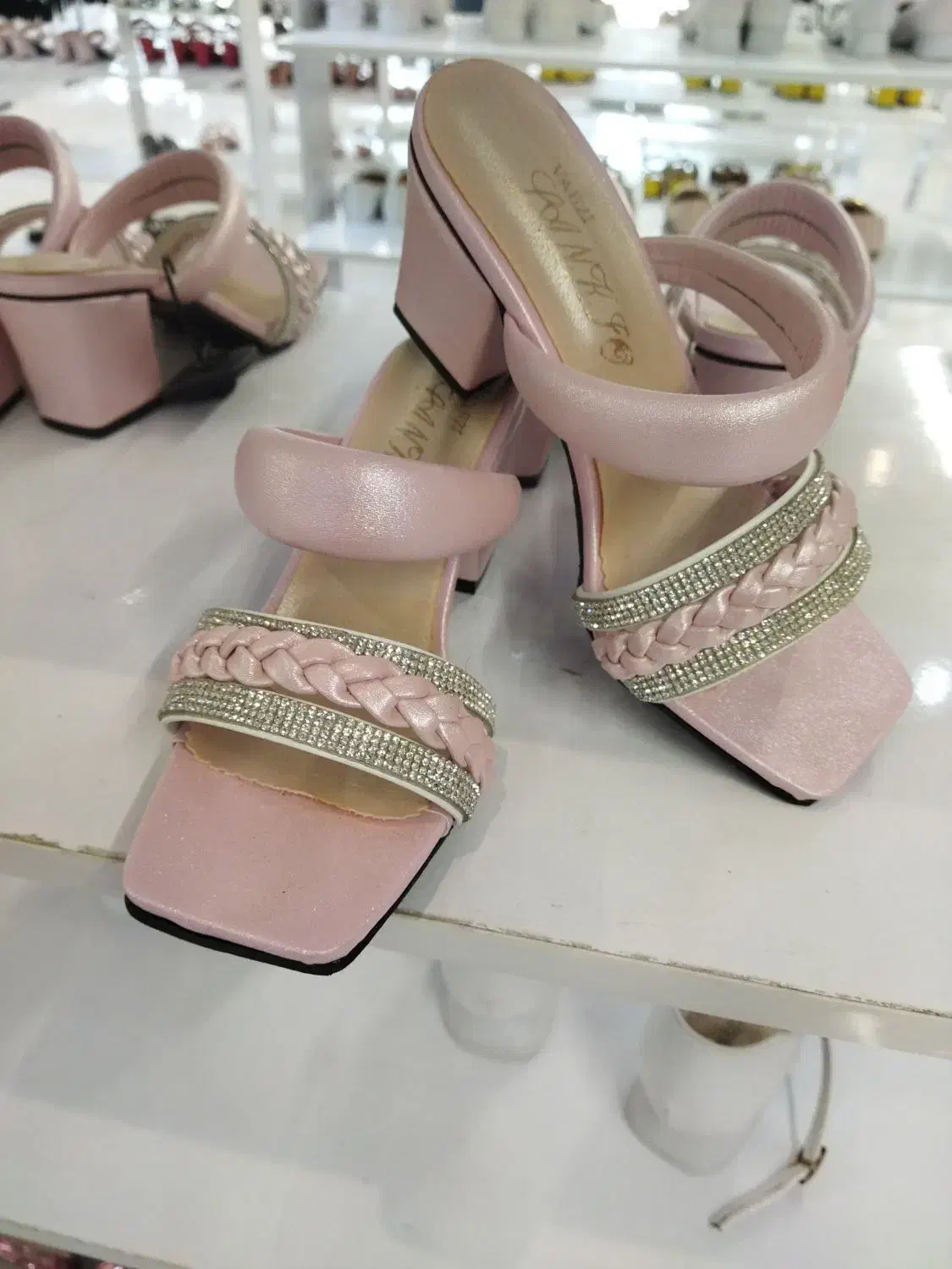 انواع کفش راحتی زنانه و دخترانه|کیف، کفش، کمربند|شاندیز, |دیوار