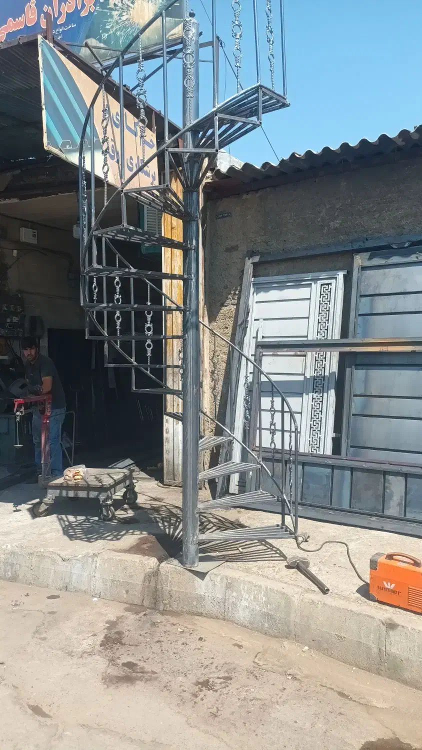 جوشکاری و درب و پنجره سازی|خدمات پیشه و مهارت|ملایر, |دیوار