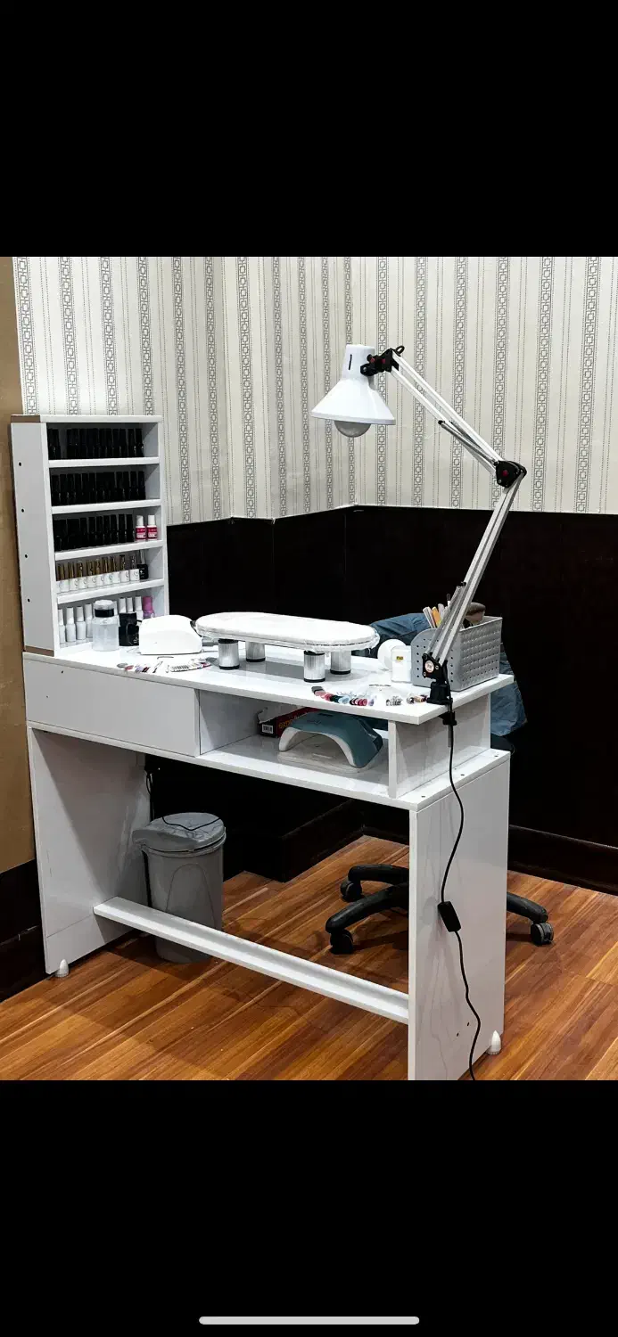 میز ناخن|آرایشگاه و سالن‌های زیبایی|آبادان, |دیوار