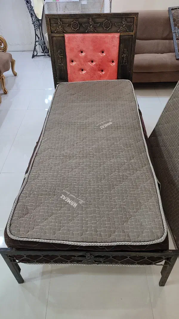 ۲ عدد تخت فرفوژه مدل هخامنشی و چرم دوزی|تخت و سرویس خواب|مشهد, حجاب (شهرک غرب)|دیوار