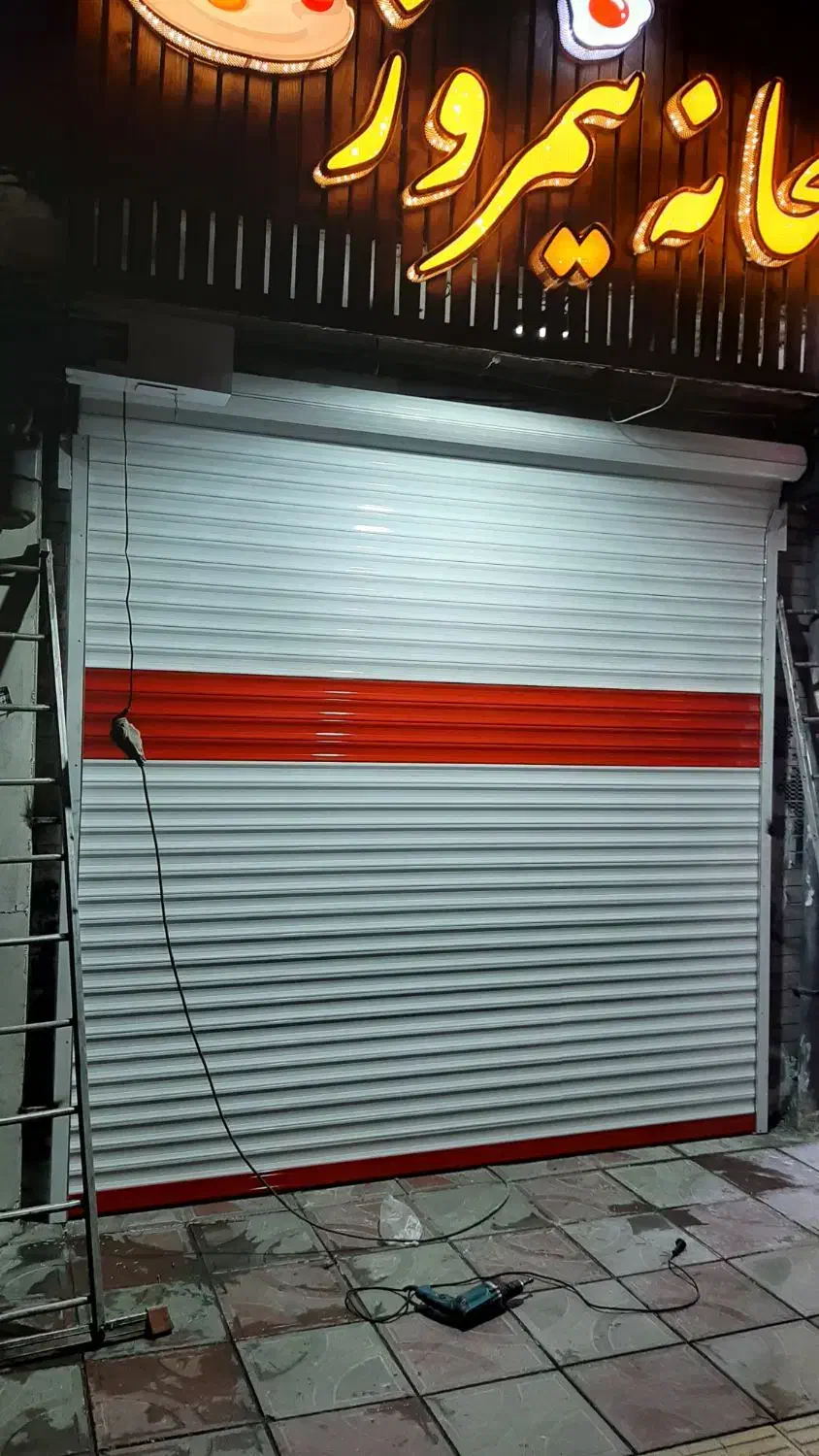 نصب وتعمیر انواع کرکره های برقی ودستی|خدمات پیشه و مهارت|بروجرد, |دیوار