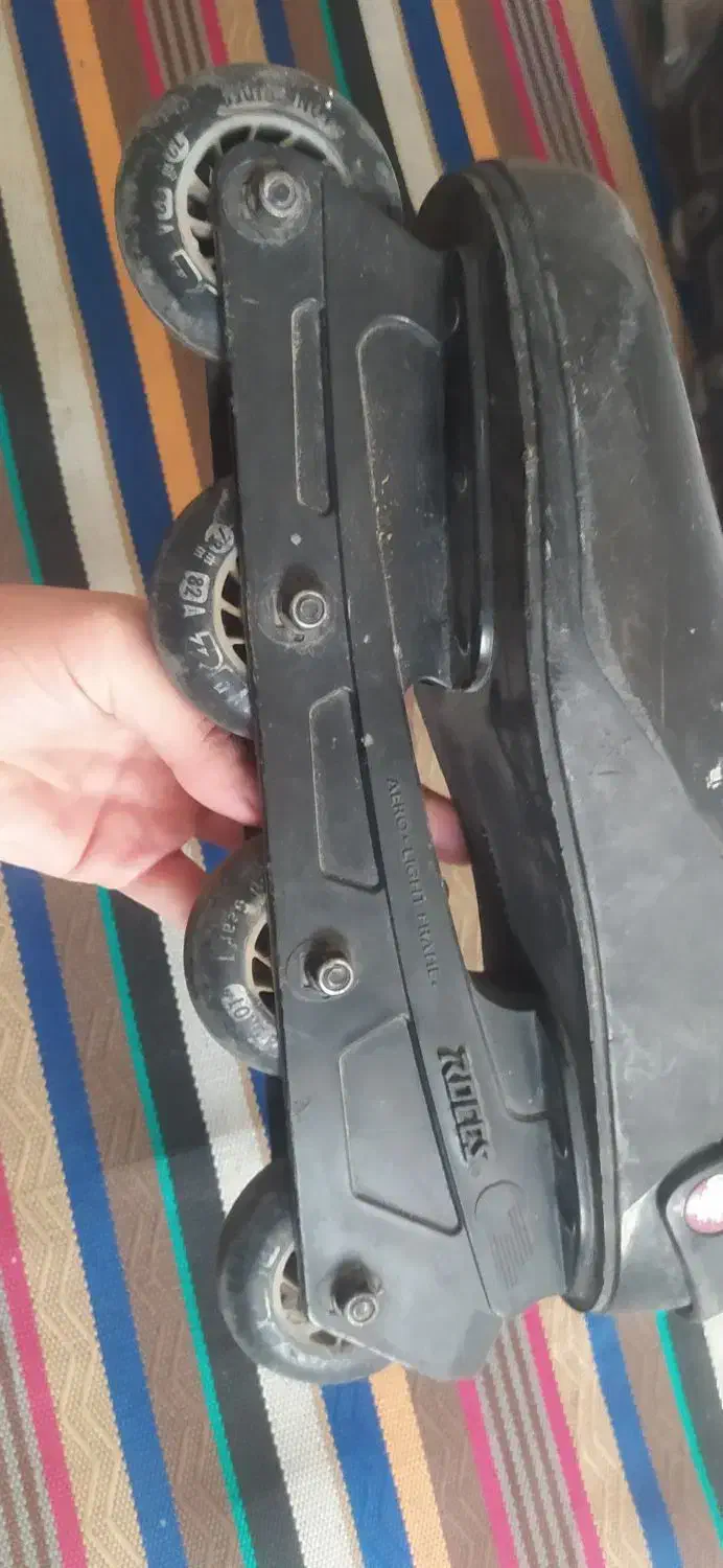 کفش اسکیت سایز بزرگ فکر کنم تا ۴۲ اندازس|دوچرخه، اسکیت، اسکوتر|شاهین‌شهر, مسکن مهر|دیوار