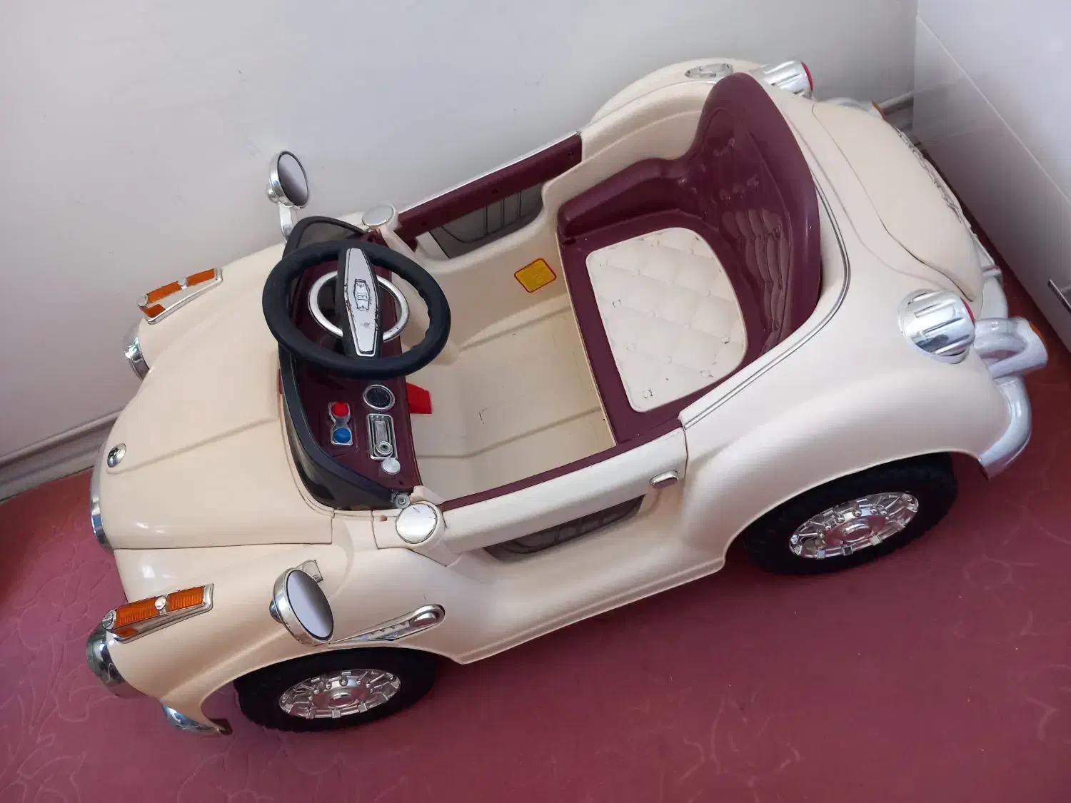 ماشین شارژی کلاسیک|اسباببازی|گلبهار, شهر جدید گلبهار|دیوار