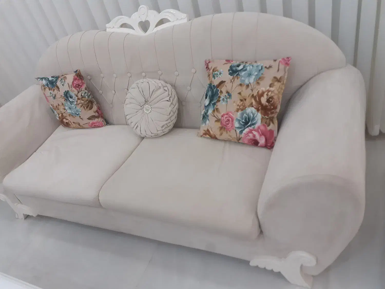 مبل ۷ نفره و میز غذا خوری|مبلمان خانگی و میز عسلی|اقبالیه, |دیوار