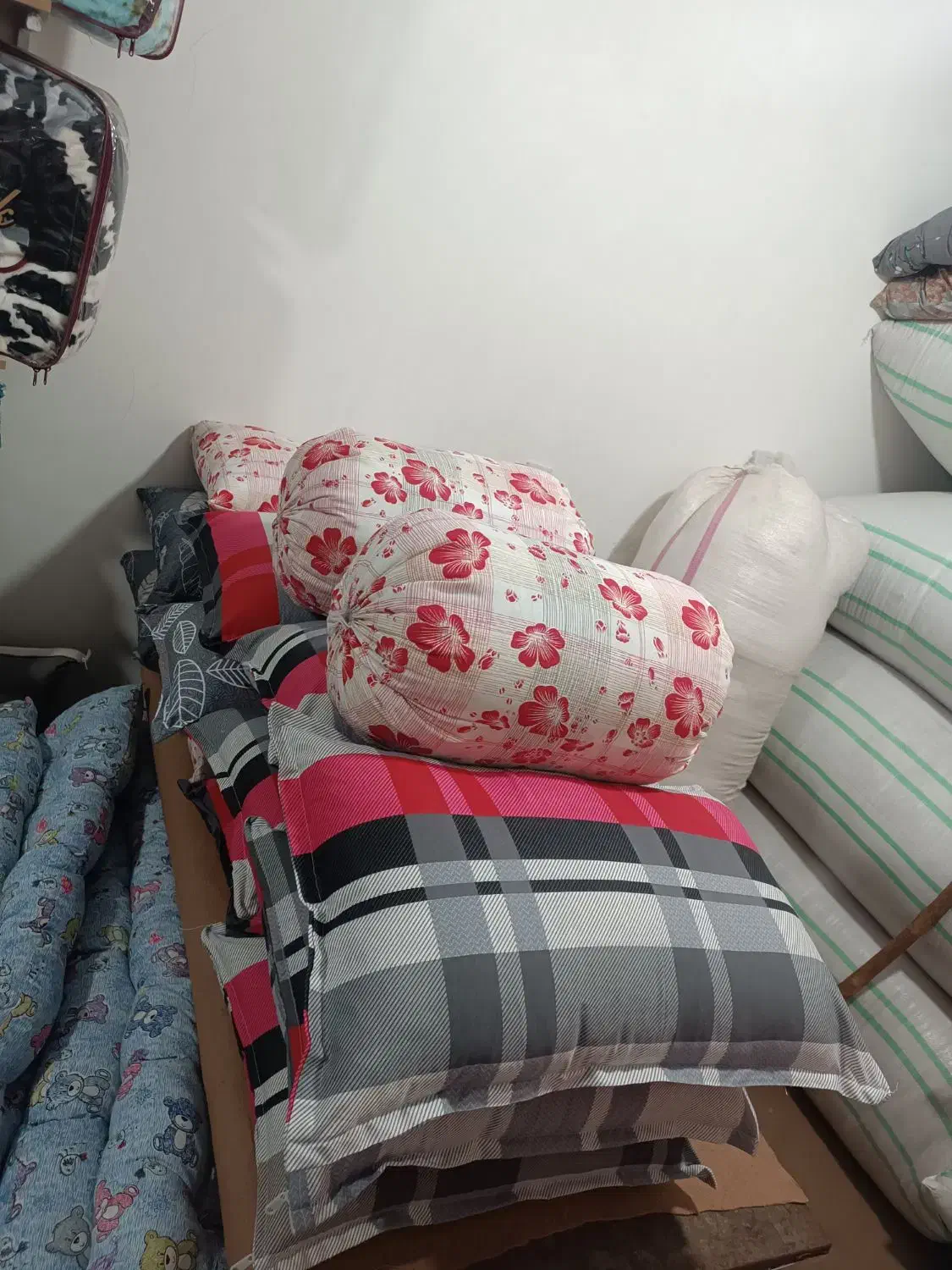 تشک و بالشت|رختخواب، بالش، پتو|سبزوار, امیر کبیر|دیوار