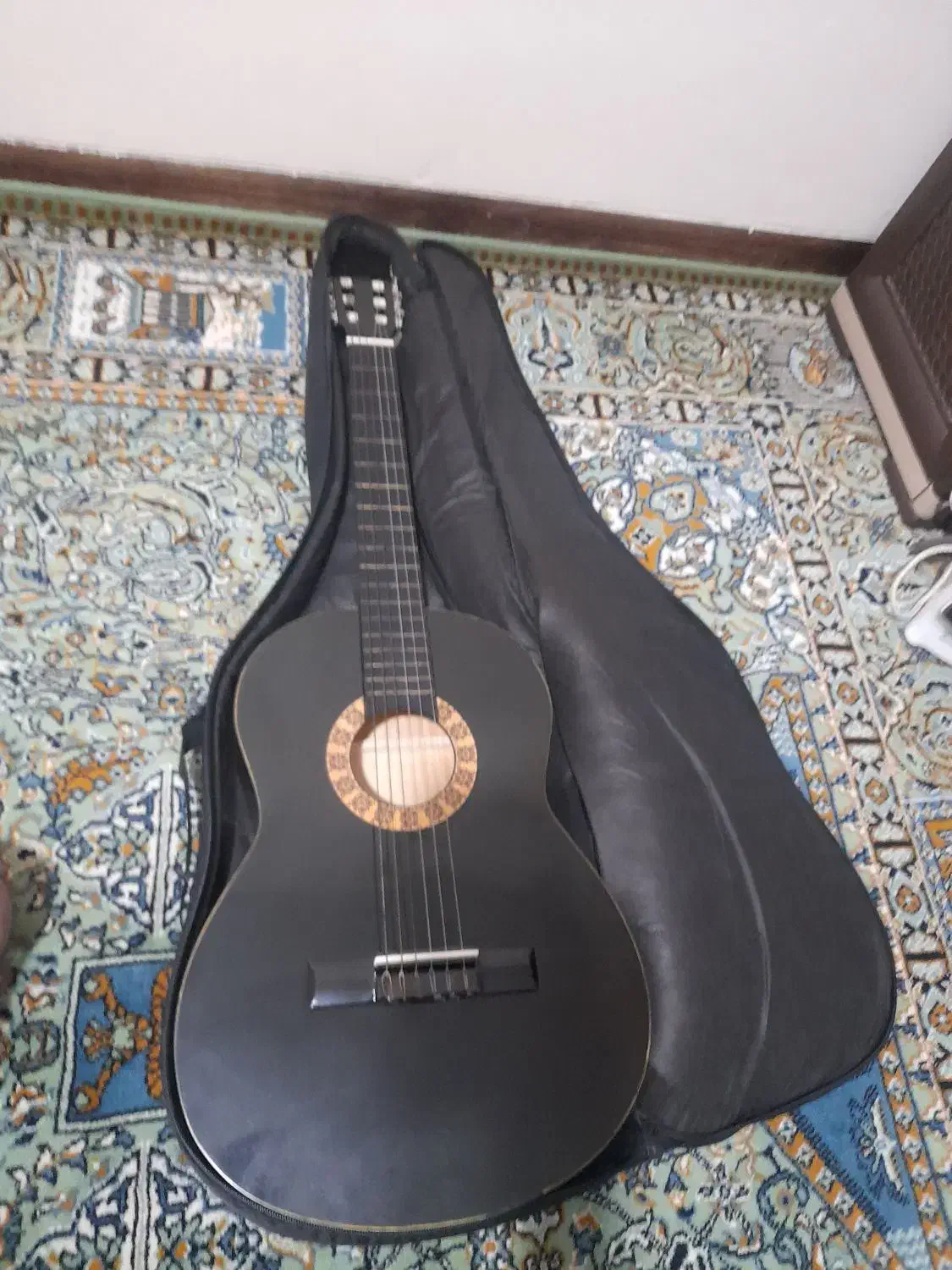 گیتار آکبند|گیتار، بیس، امپلیفایر|رشت, لاکان شهر|دیوار