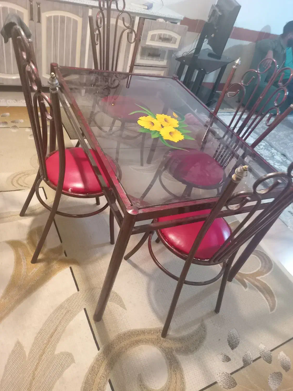 میز ناهار خوری بدون یک ایب|میز و صندلی غذاخوری|تربت جام, میان جام|دیوار