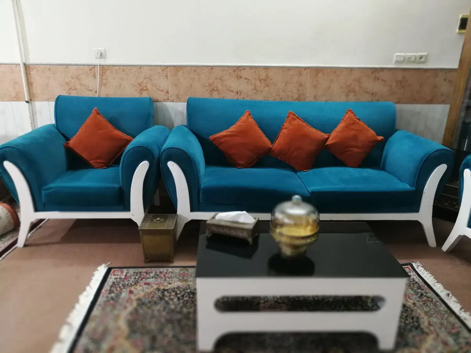 مبل هفت نفره|مبلمان خانگی و میز عسلی|قم, قلعه کامکار|دیوار
