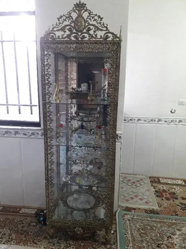 بوفه و تلفن برنجی در حد نو|بوفه، ویترین، کنسول|بهارستان, |دیوار