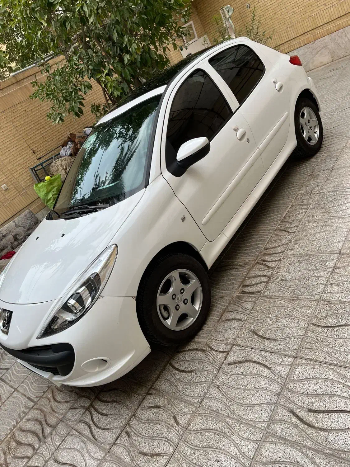 پژو ۲۰۷ پانوراما سقف شیشه‌ای دنده دستی کم‌کارکرد|خودرو سواری و وانت|یزد, |دیوار