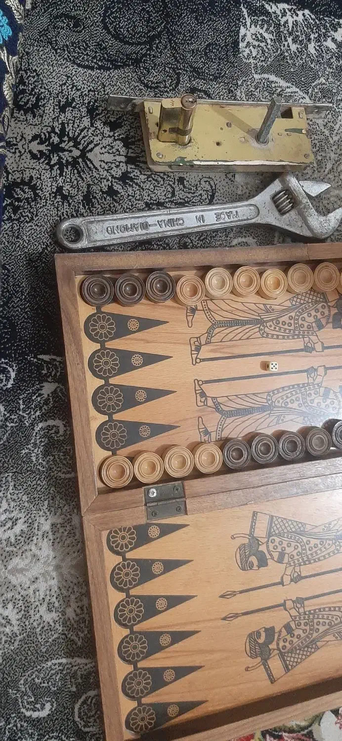 تخته نرد|اسباب‌‌بازی|زابل, |دیوار