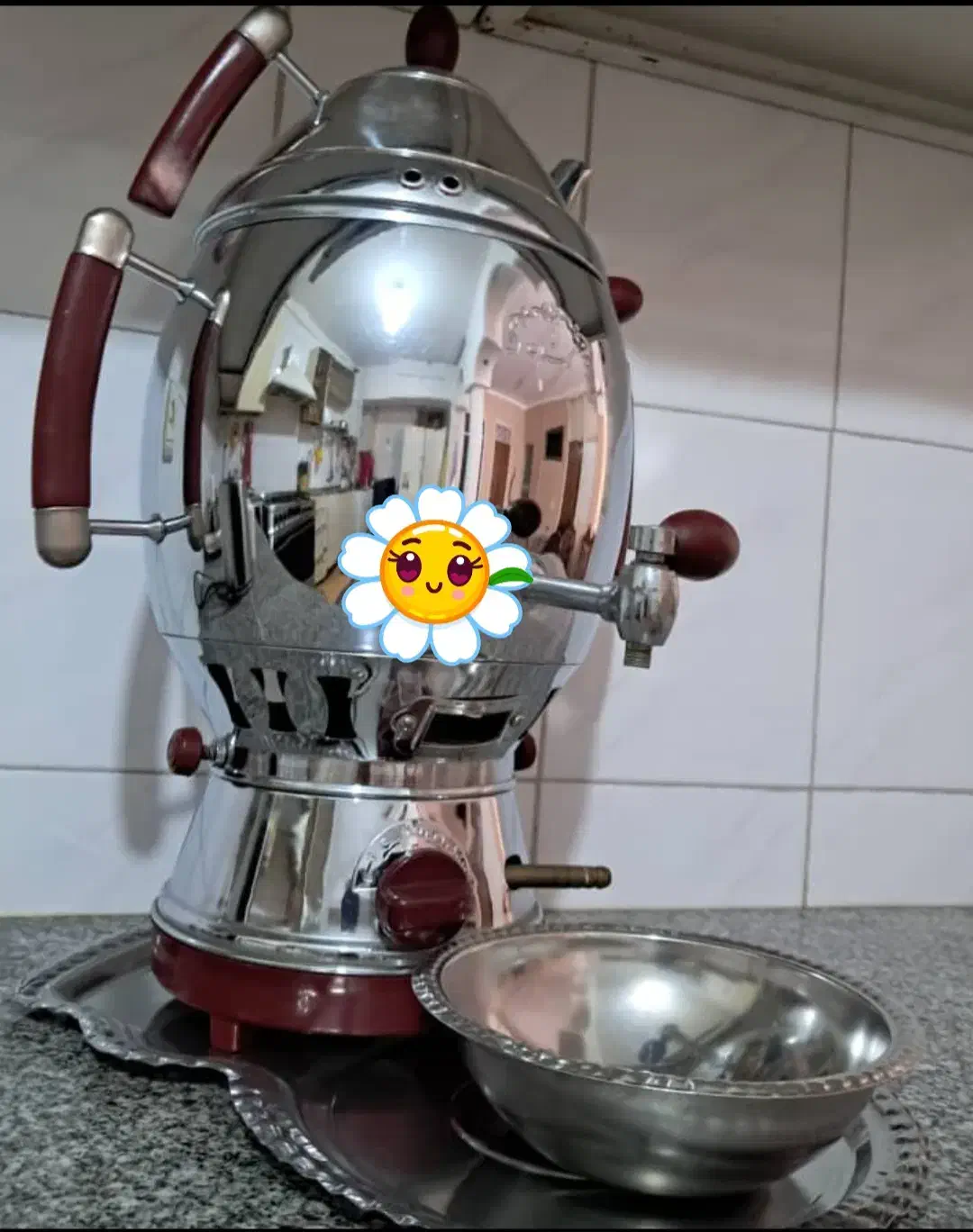 سماور همراه با سینی و کاسه کاملا نوتمیز|سماور، چایساز، قهوهساز|کرمان, |دیوار