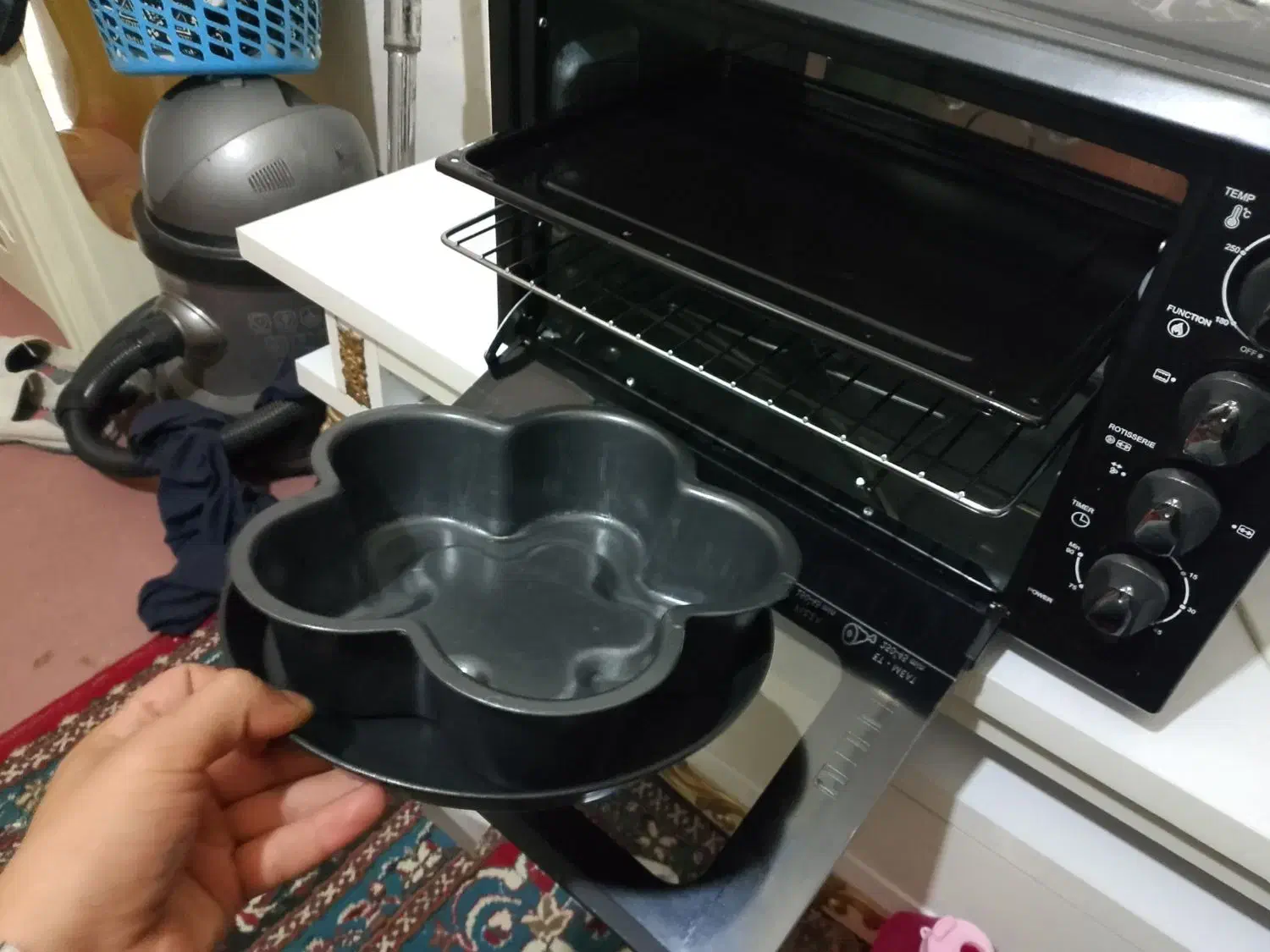 1توستر طرح فر آکبند و1میز تلویزیون نو|اجاق گاز و لوازم برقی پختوپز|دهگلان, |دیوار