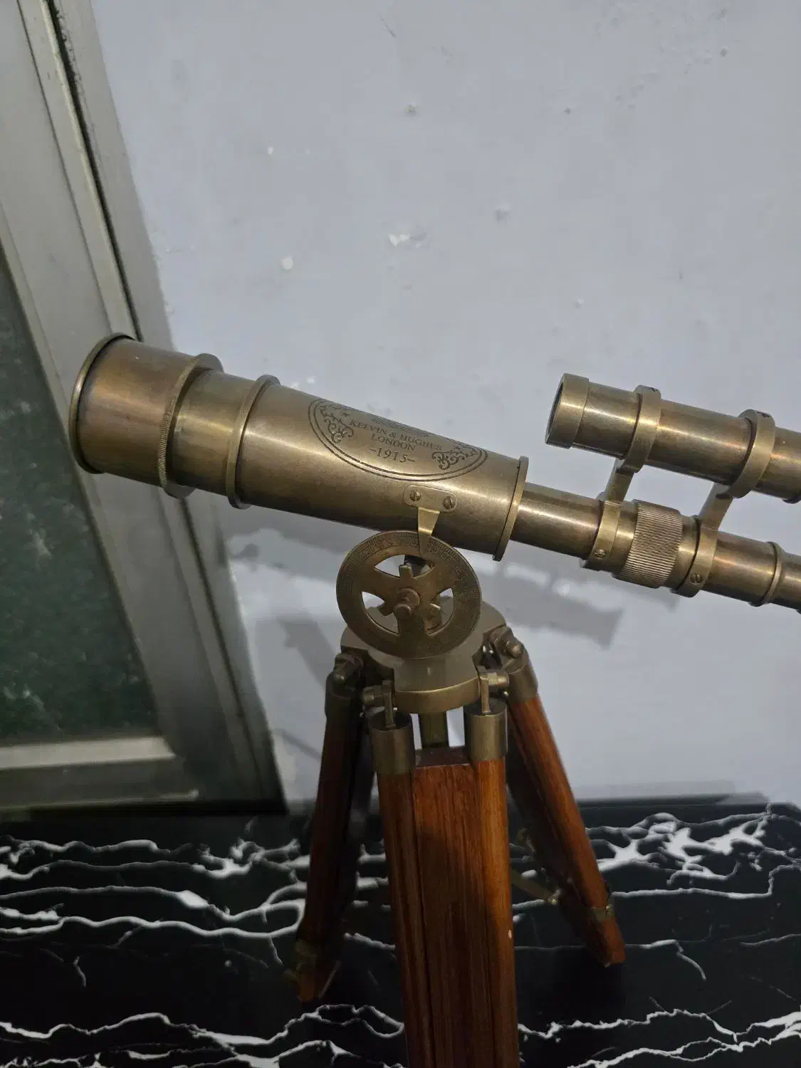 دوربین برنزی قدیمی با پایه چوبی با تنظیم دو ارتفاع|کلکسیون اشیاء عتیقه|رشت, بلوار گیلان|دیوار
