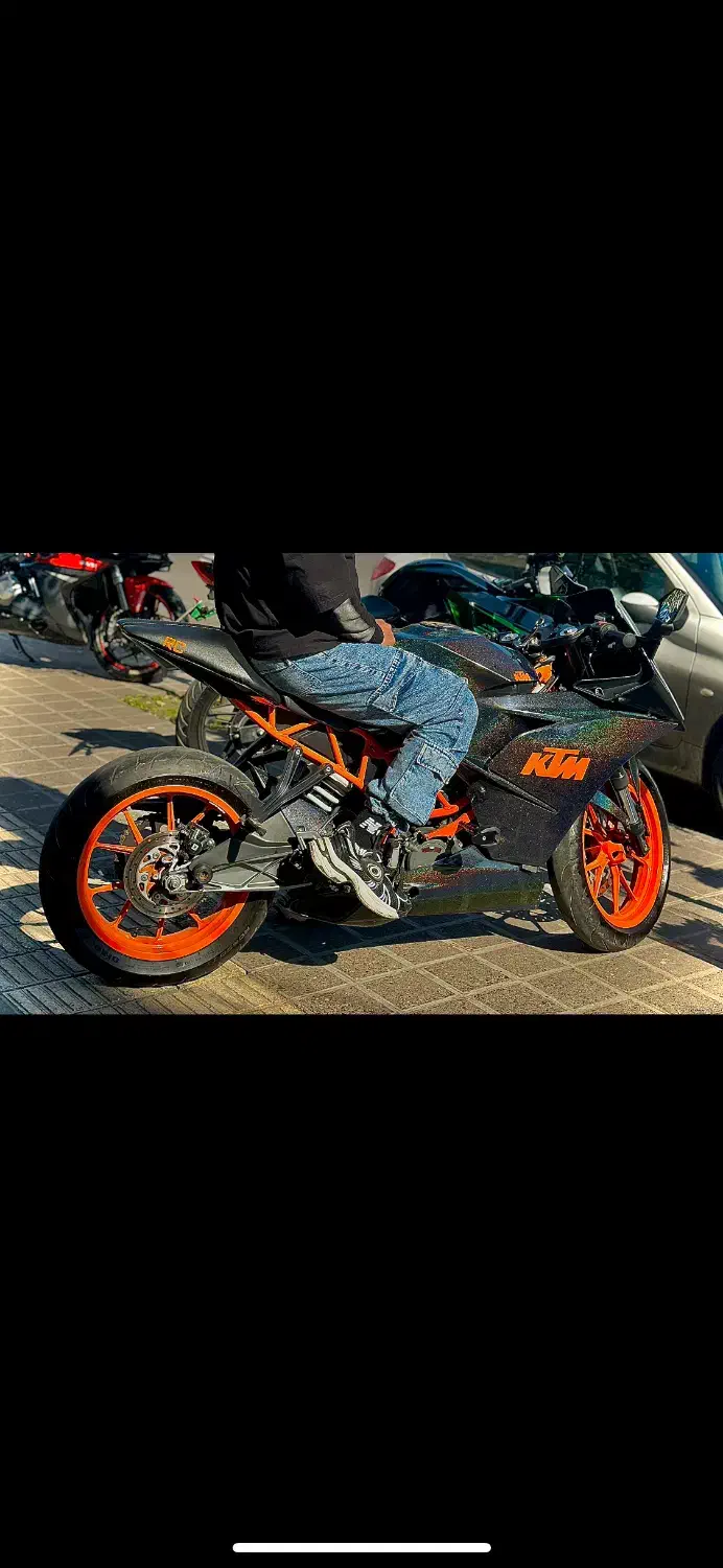 کی تی ام ۲۰۰ بنلی ۳۰۰ ریس ان اس ار اس هیوسانگ|موتورسیکلت|رشت, نیروی دریایی|دیوار