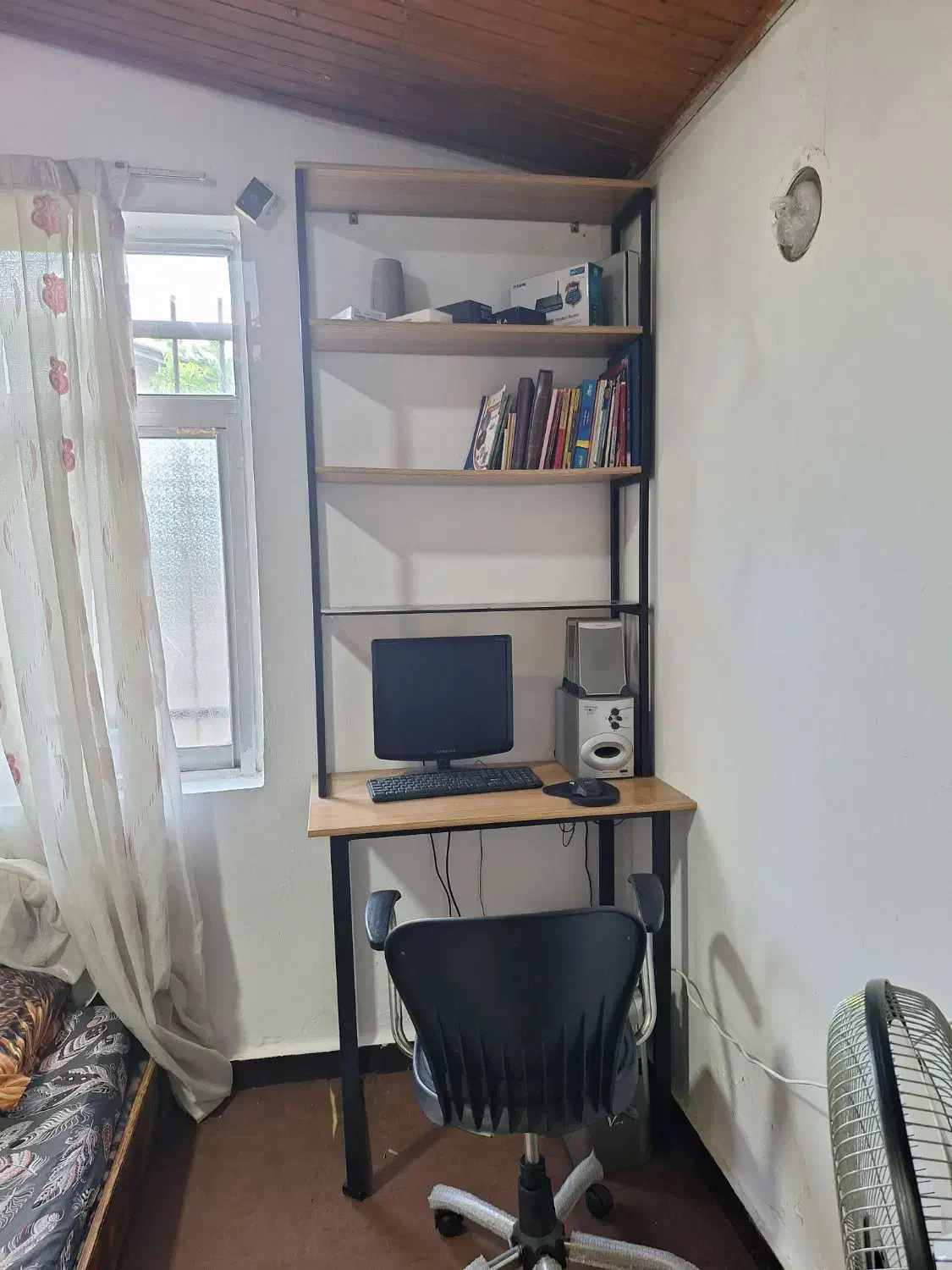 میز کامپیوتر به همراه کتابخانه و صندلی|میز تحریر و کامپیوتر|رویان, |دیوار