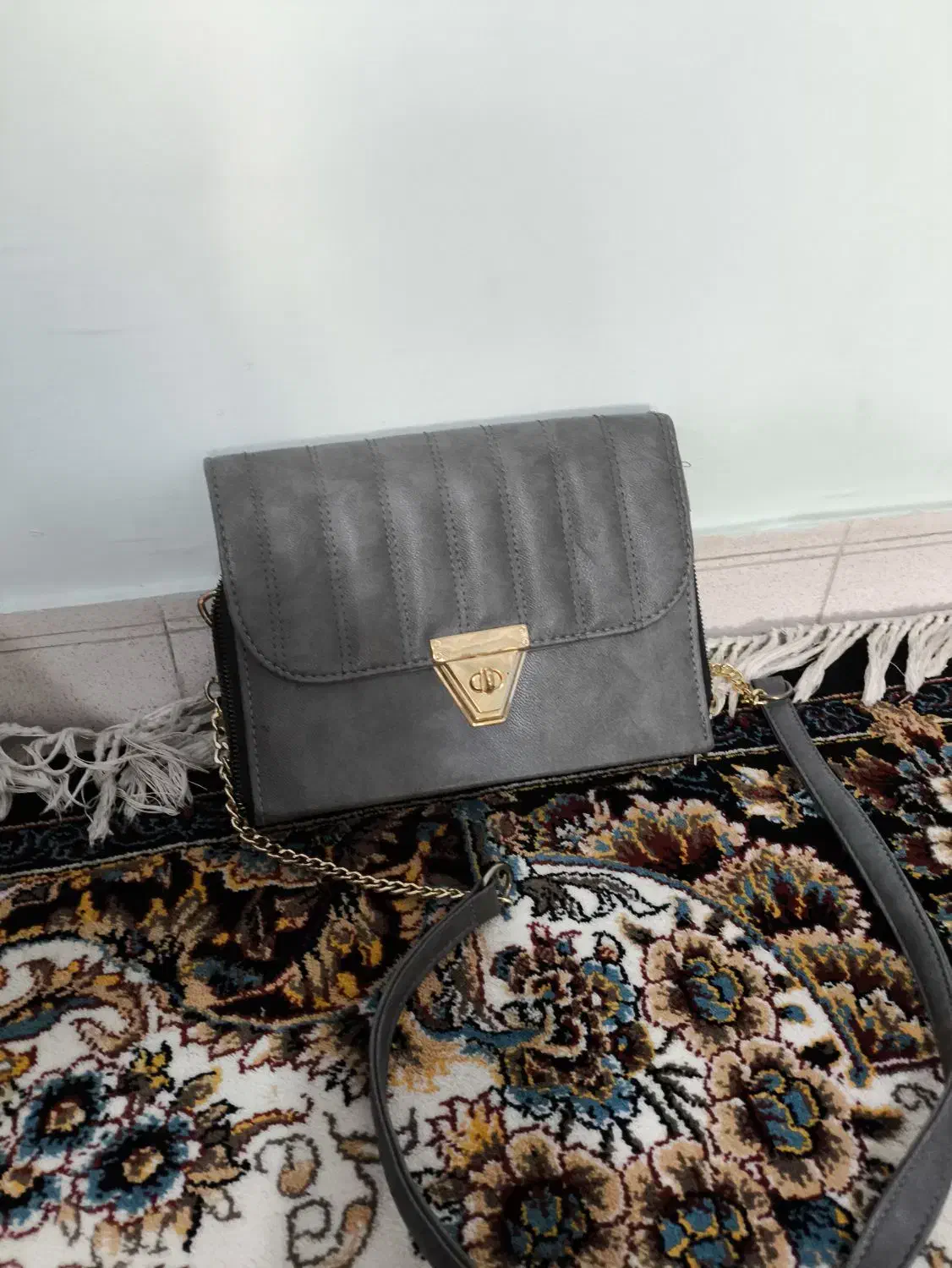 کیف|کیف، کفش، کمربند|ری, منصوریه منگل|دیوار