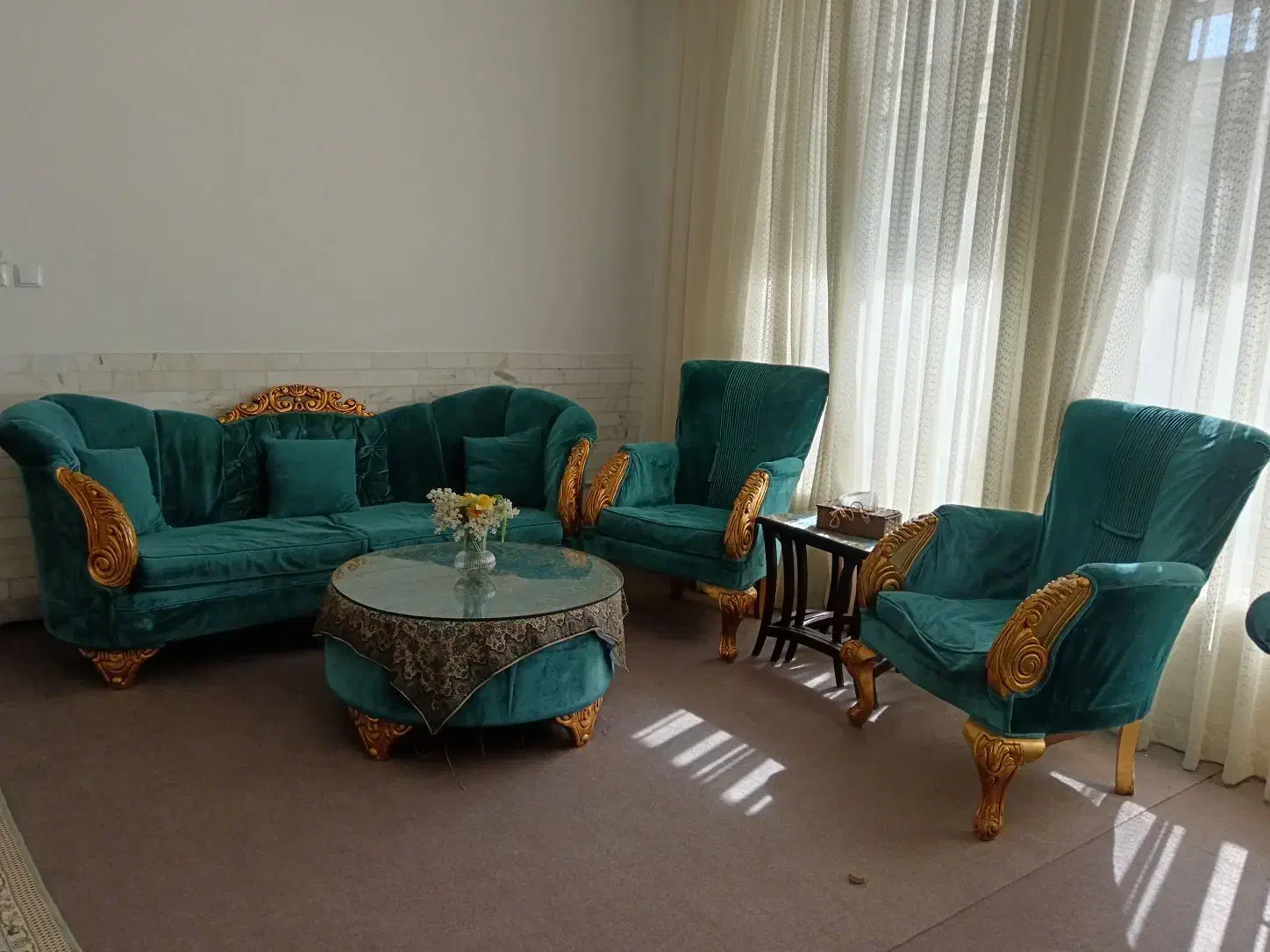 یک دست مبل ۷ نفره به همراه میز و عسلی‌ها|مبلمان خانگی و میز عسلی|شهر بابک, |دیوار