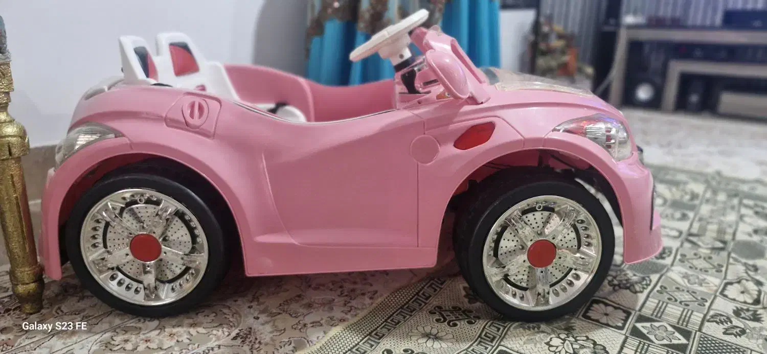 ماشین شارژی موزیکال دو موتوره دو نفره|اسباببازی بچه|ساری, |دیوار