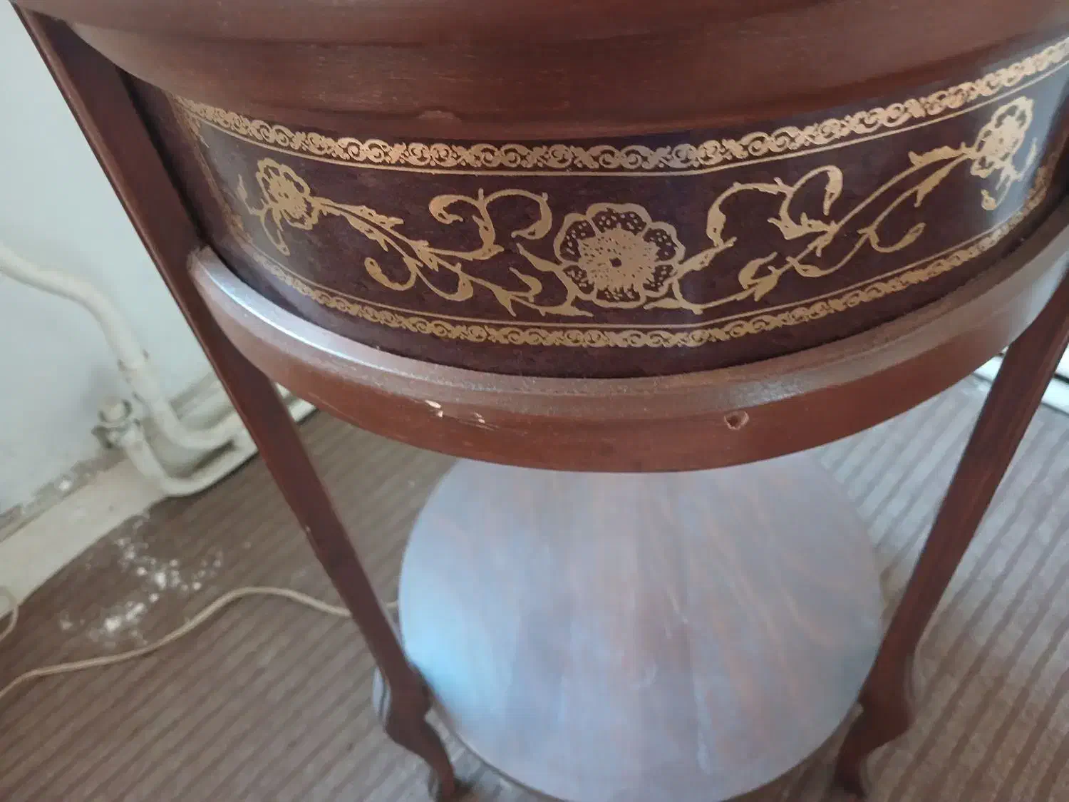 میز تلفن و|کلکسیون اشیاء عتیقه|رشت, استادسرا|دیوار