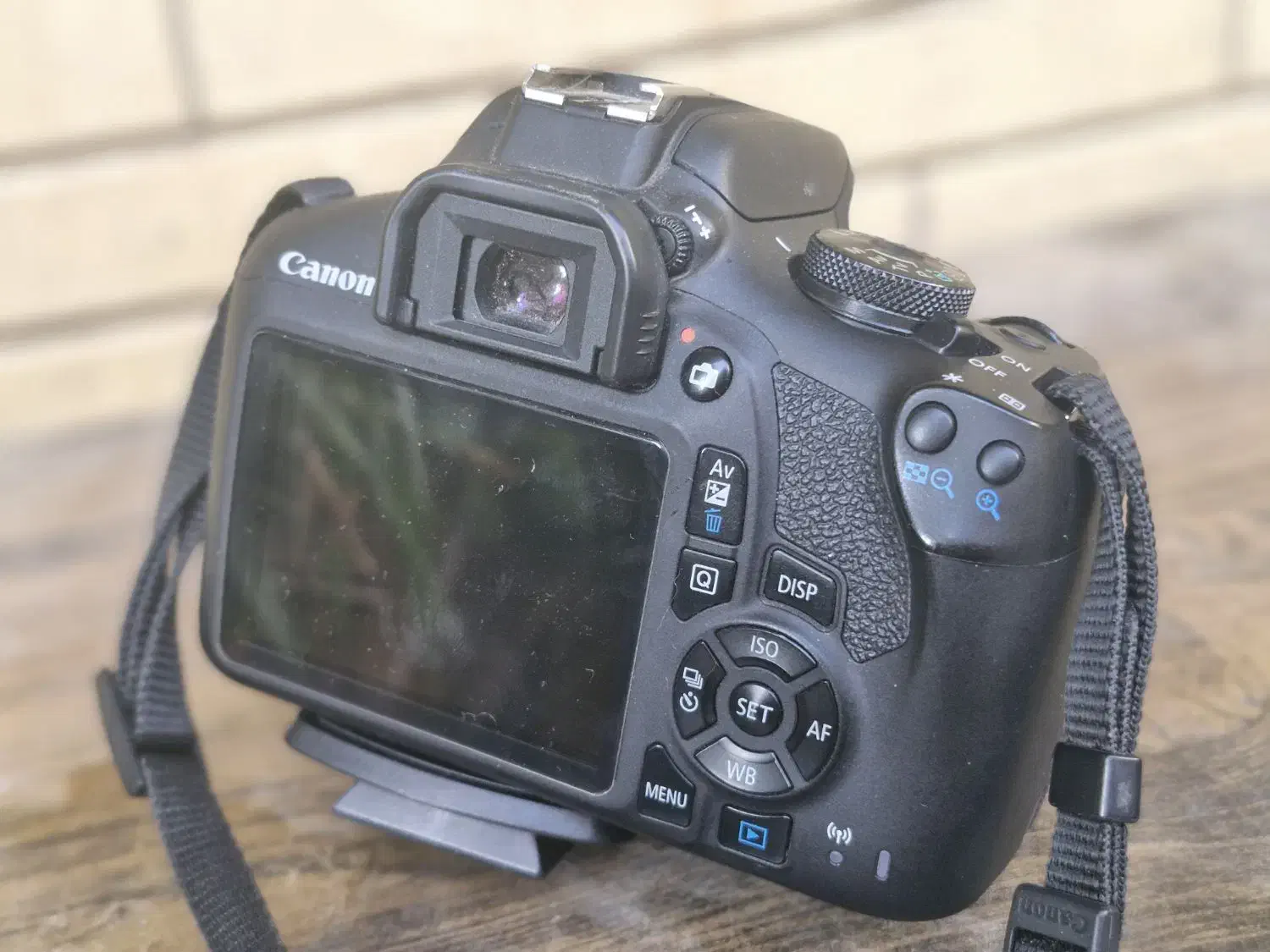 دوربین کنون ۲۰۰۰ d با کارتون و کیف وپایه|دوربین عکاسی و فیلم‌برداری|شیراز, تاچارا|دیوار