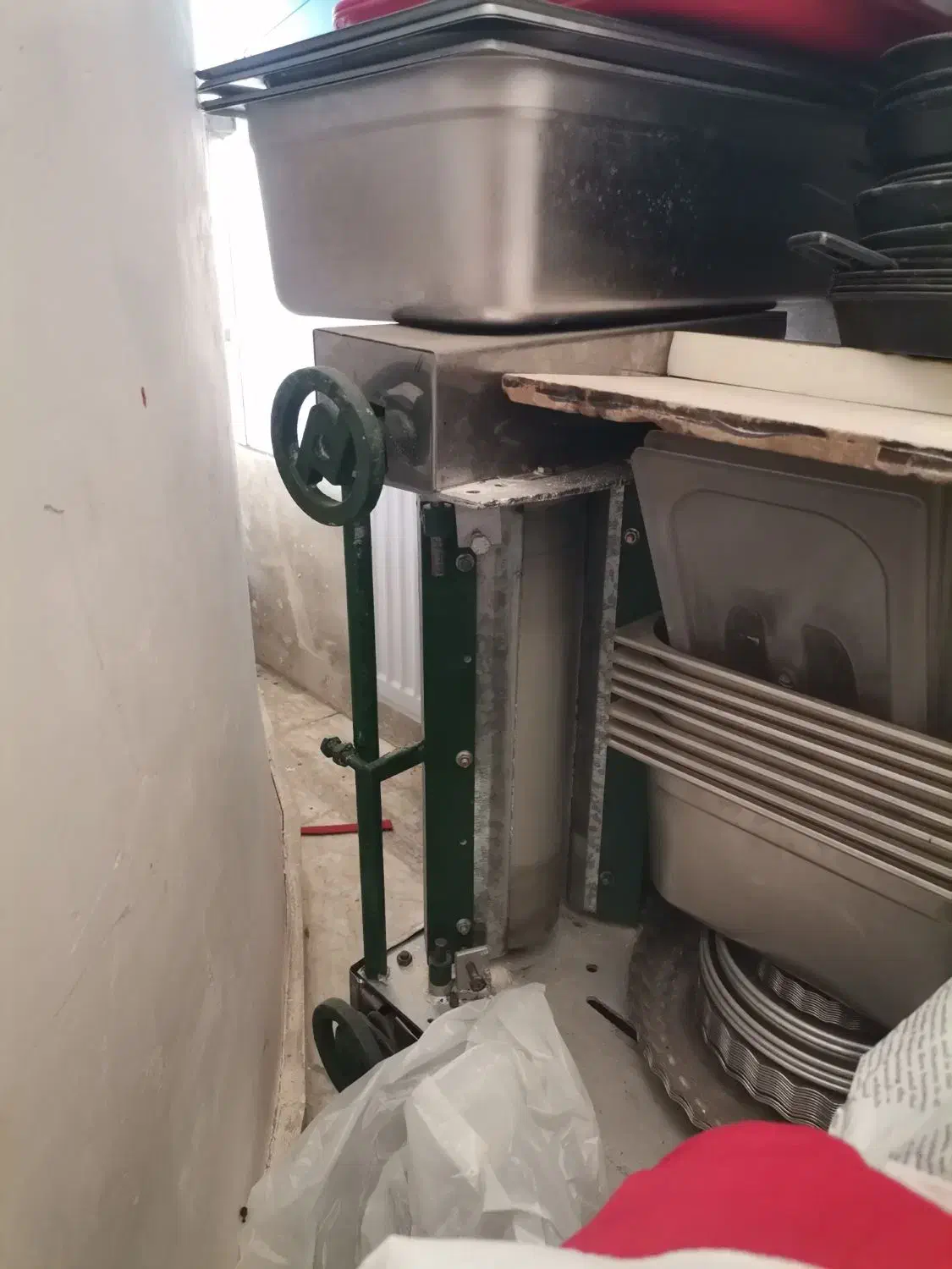 تنور چرخ دار. خمیرگیر و خمیرپهن کن|کافی‌شاپ و رستوران|همدان, |دیوار