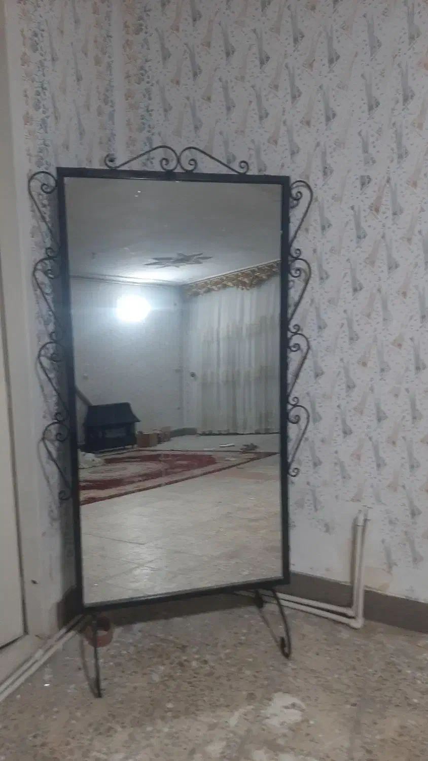 آینه|آینه|خرم‌آباد, |دیوار