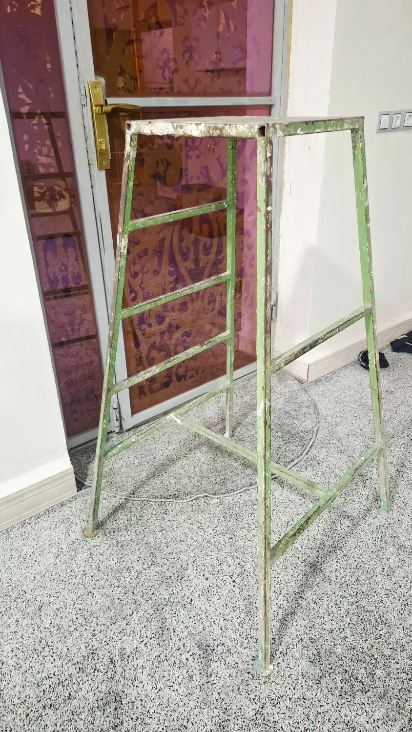 چهارپایه اهنی|ابزارآلات|شوش, |دیوار