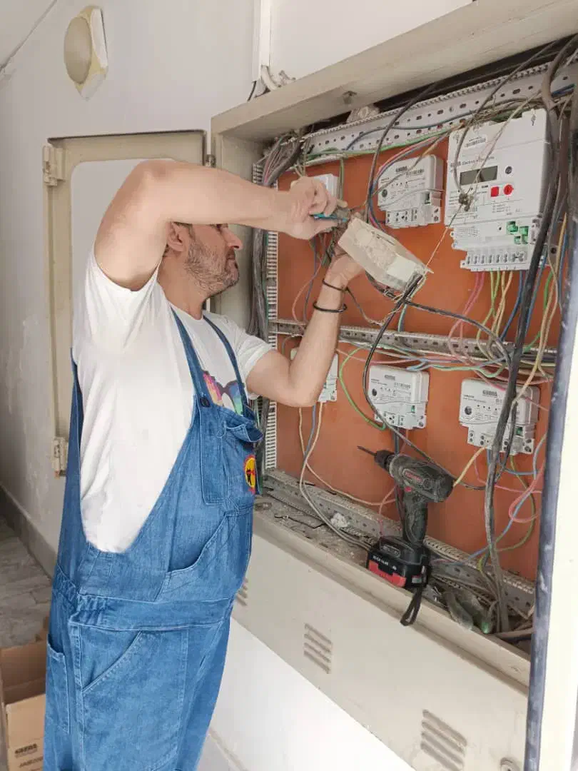 برقکار ساختمان وتعمیر لوازم برقی|خدمات پیشه و مهارت|خارک, |دیوار