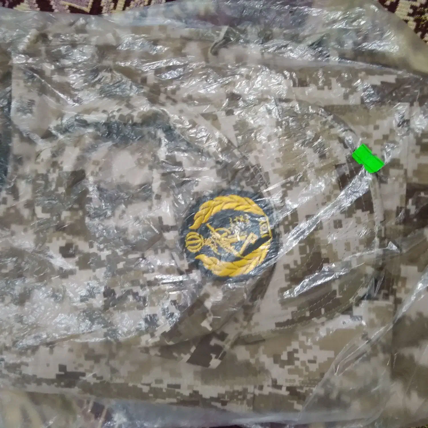 لباس نظامی نو دارای سه دوخت|لباس|خوی, |دیوار