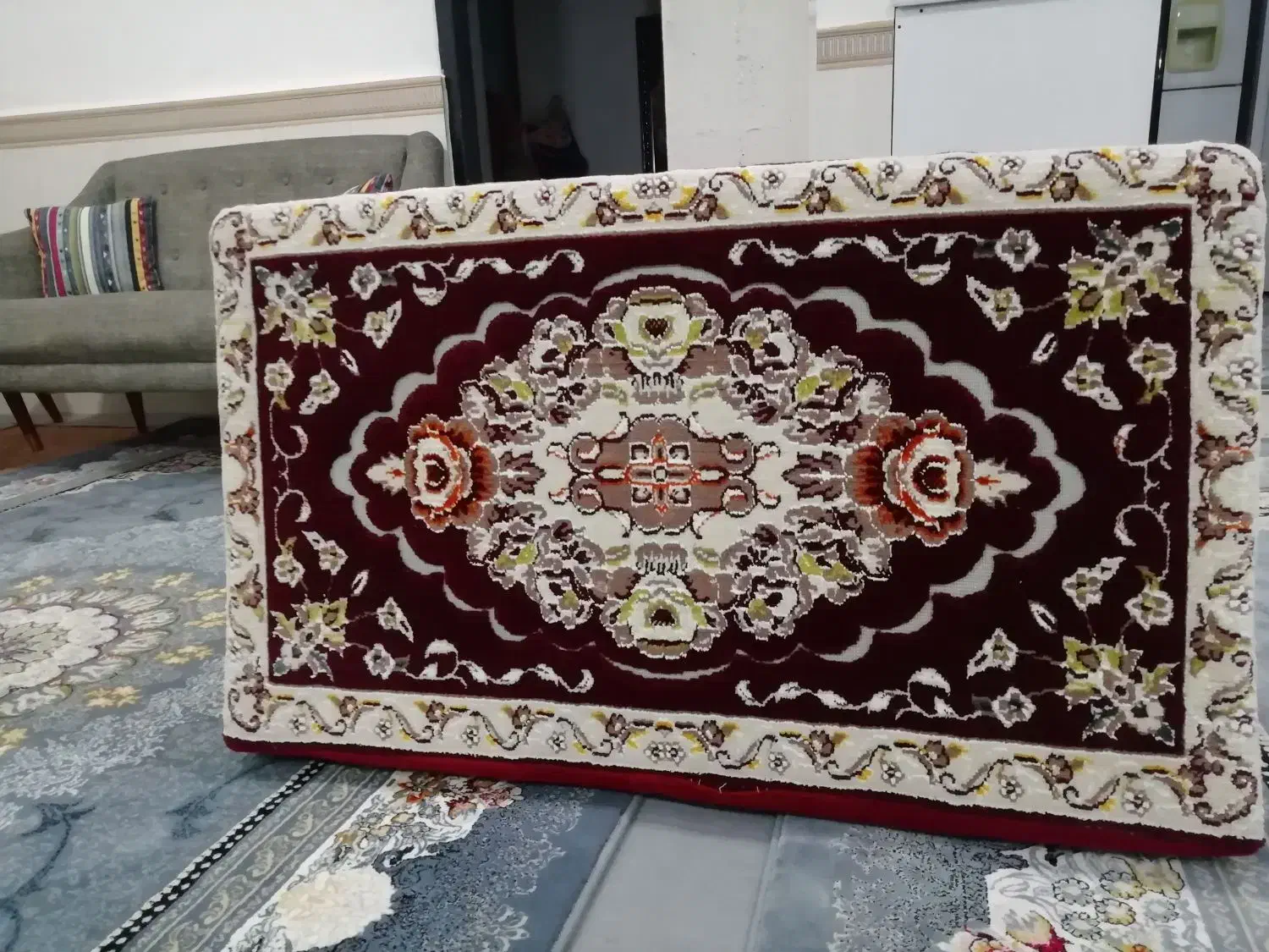 2 عدد پشتی سالم|پشتی|هشتگرد, هشتگرد قدیم|دیوار