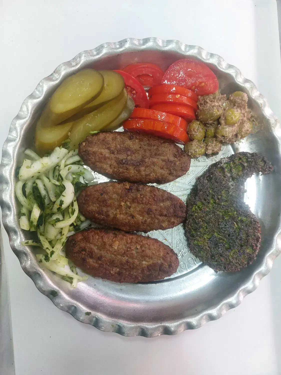 همکار خانم یا آقا نیازمندیم فست فود|استخدام خدمات فروشگاه و رستوران|رشت, بازار|دیوار