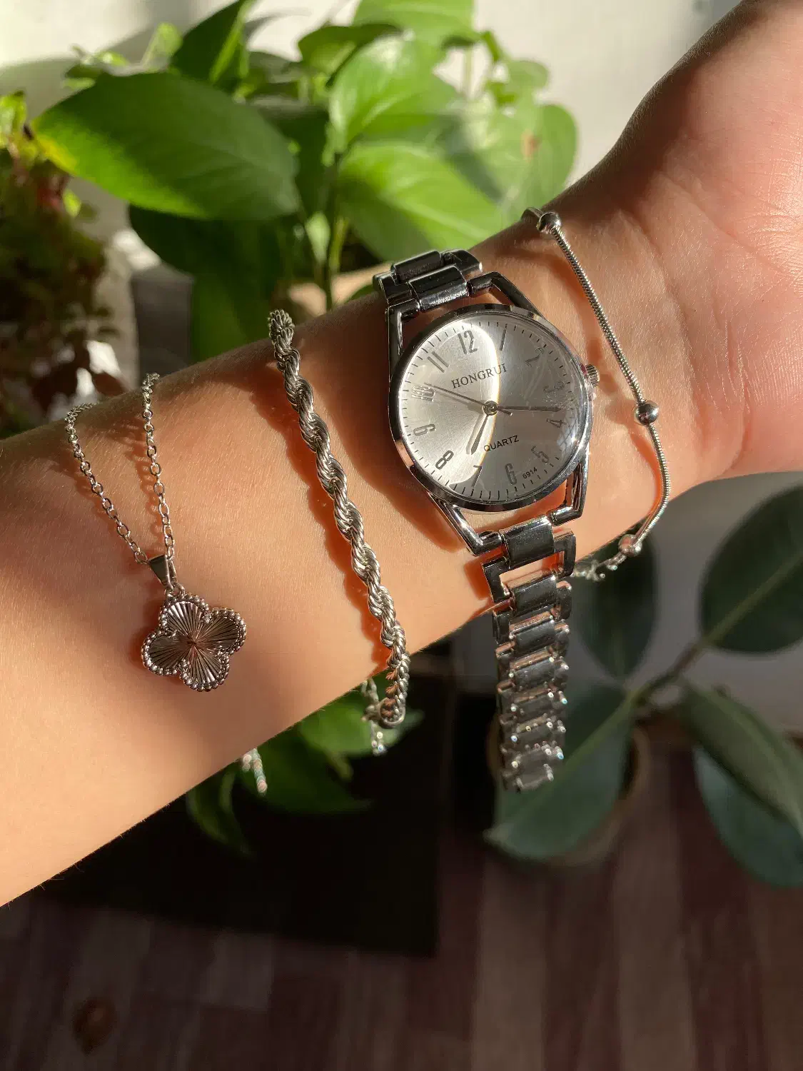 ساعت مچی|ساعت|نیشابور, شهید بهشتی|دیوار