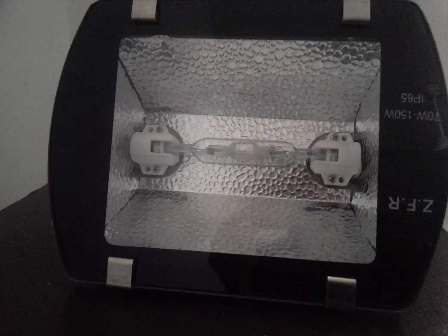 نورافکن ۱۵۰ وات سفید یخی|لامپ و چراغ|کارون, |دیوار