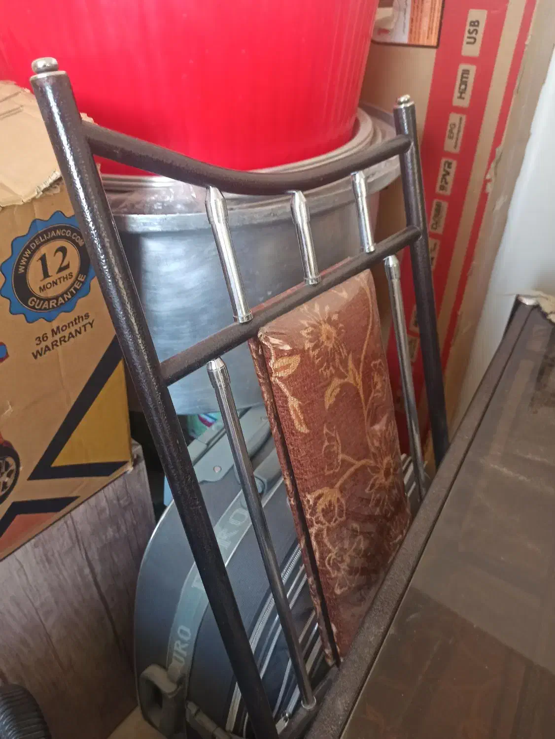 میز غذا خوری فلزی به همراه صندلی ها|میز و صندلی غذاخوری|همدان, |دیوار