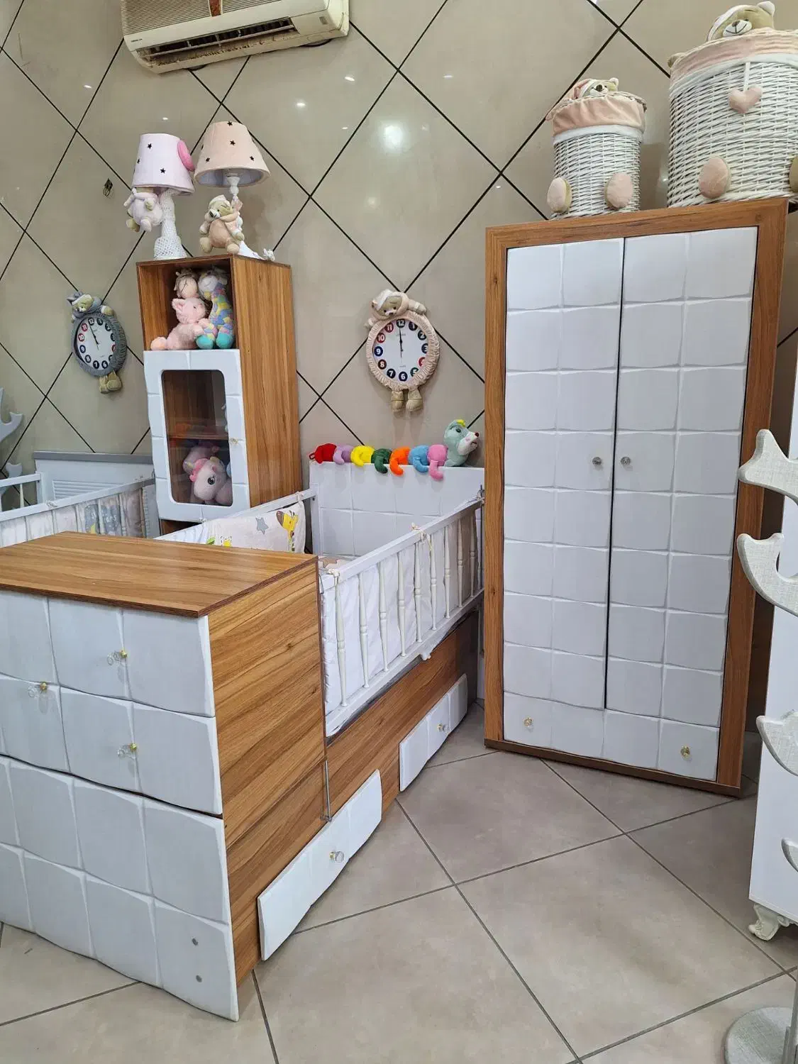 کمد ویترین + تخت دو منظوره  زیبا مدل جدید|اسباب و اثاث بچه|اصفهان, منتظرالمهدی|دیوار