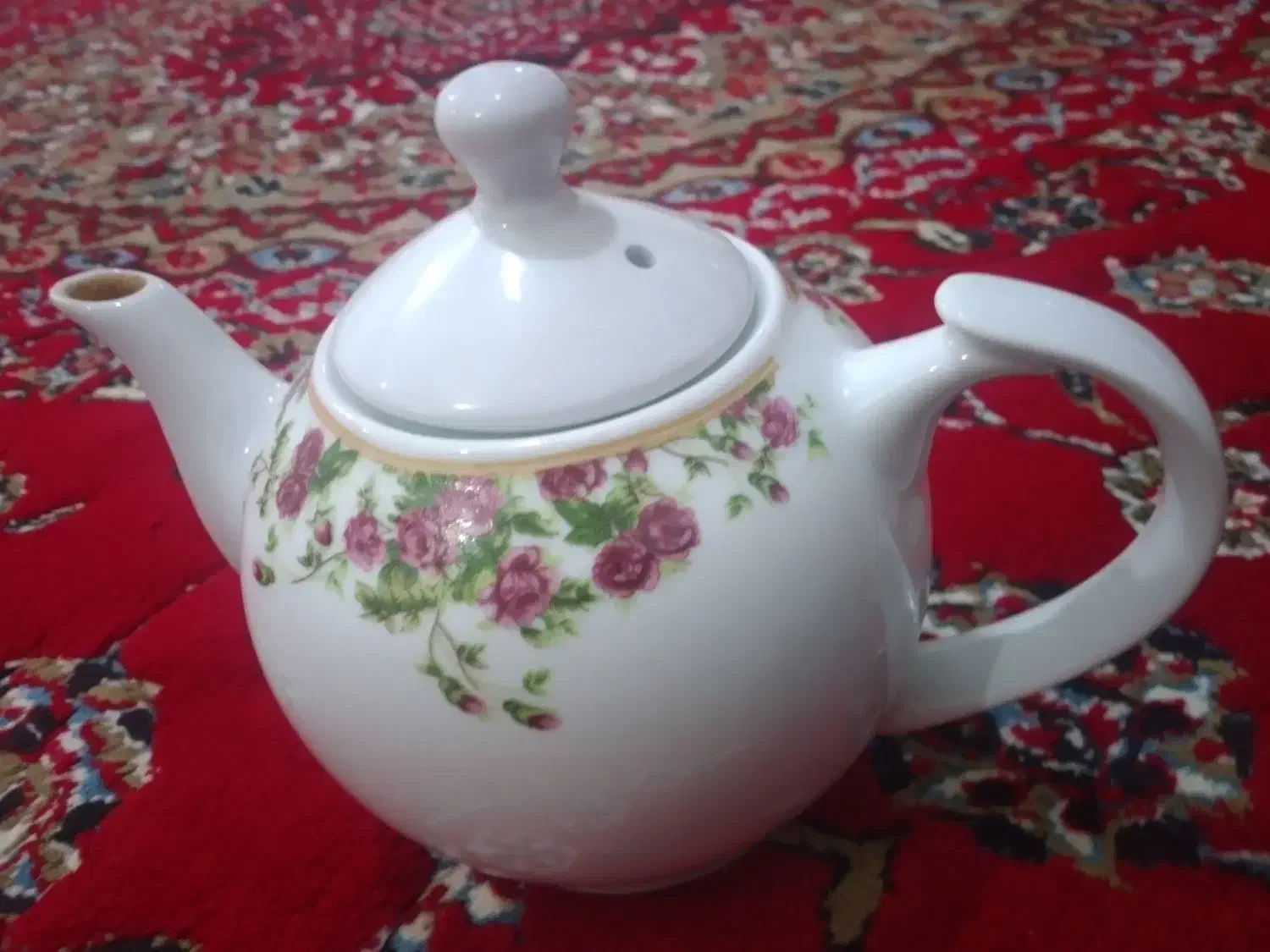 سلام به دو نفر خانم کمک اشپزو یک نفر اقا|استخدام خدمات فروشگاه و رستوران|مرند, |دیوار