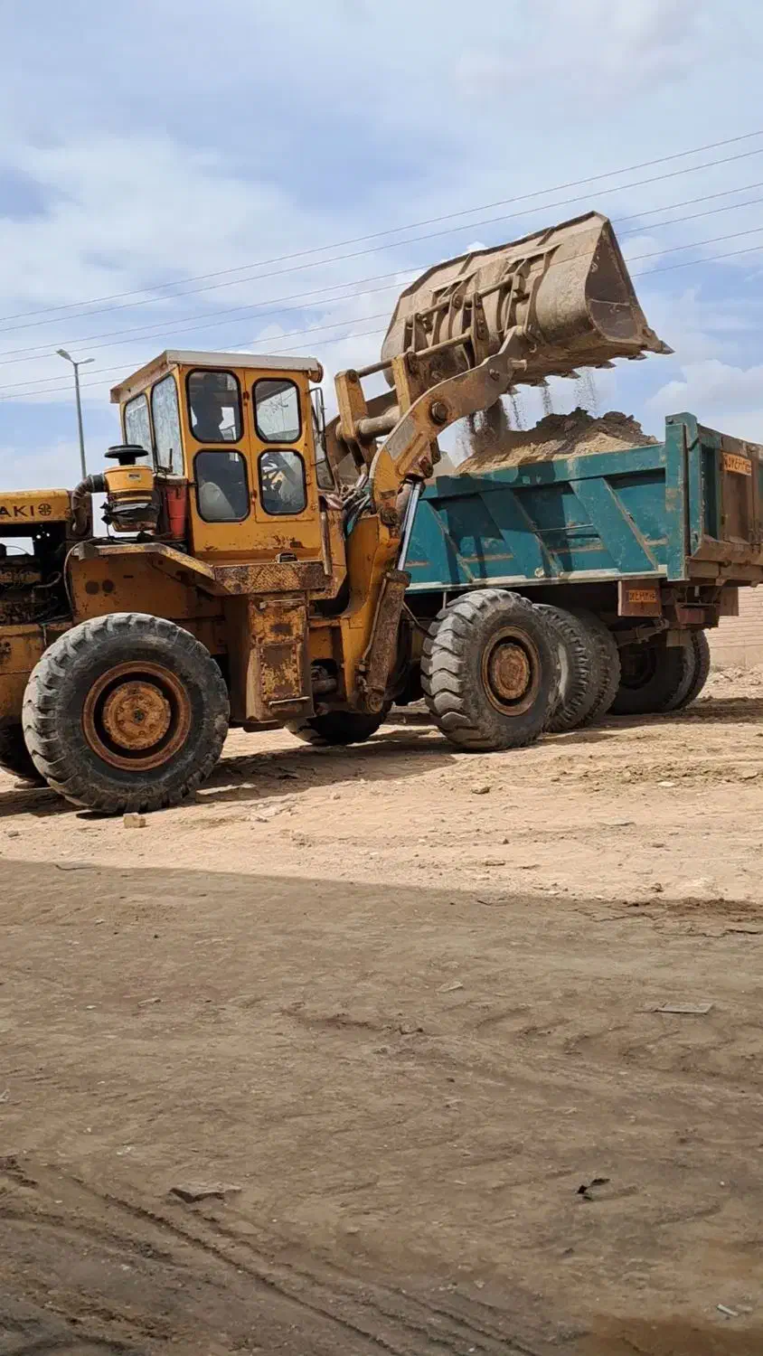 گود برداری و حمل خاک لودر و ماشین|خدمات حمل و نقل|قم, شهرک فاطمیه|دیوار