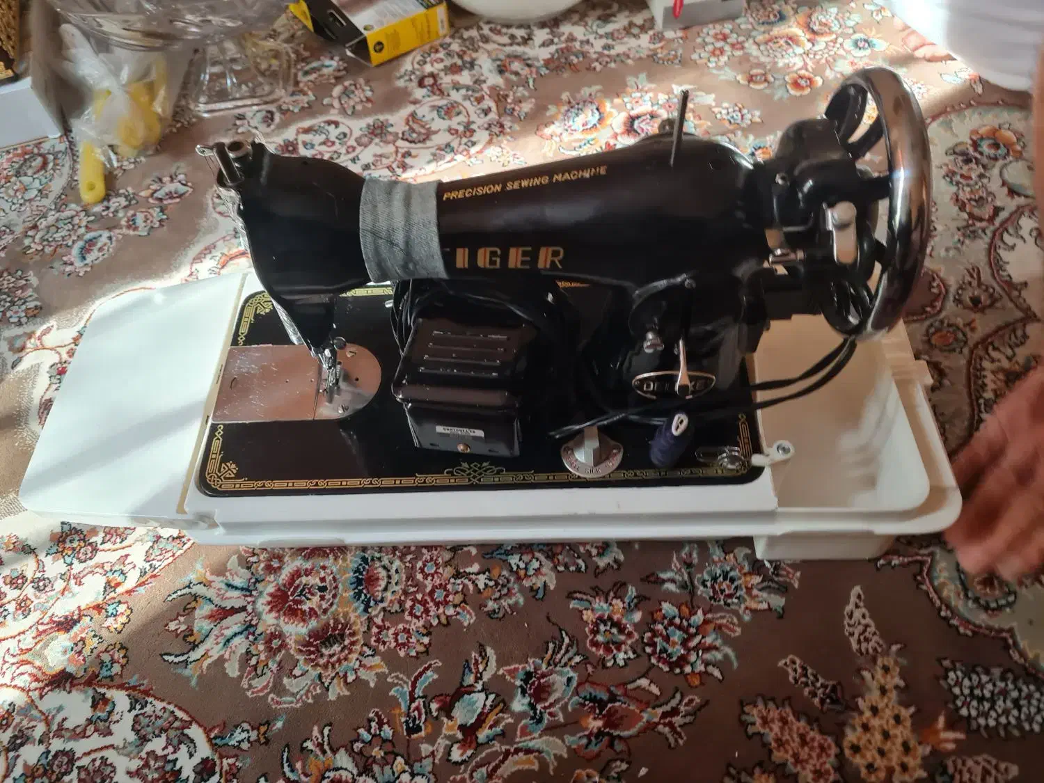 چرخ خیاطی قدیمی با موتور برقی ژاپنی ۲۵۰۰۰۰۰|چرخ خیاطی و ریسندگی|شاهین‌شهر, فردوسی|دیوار